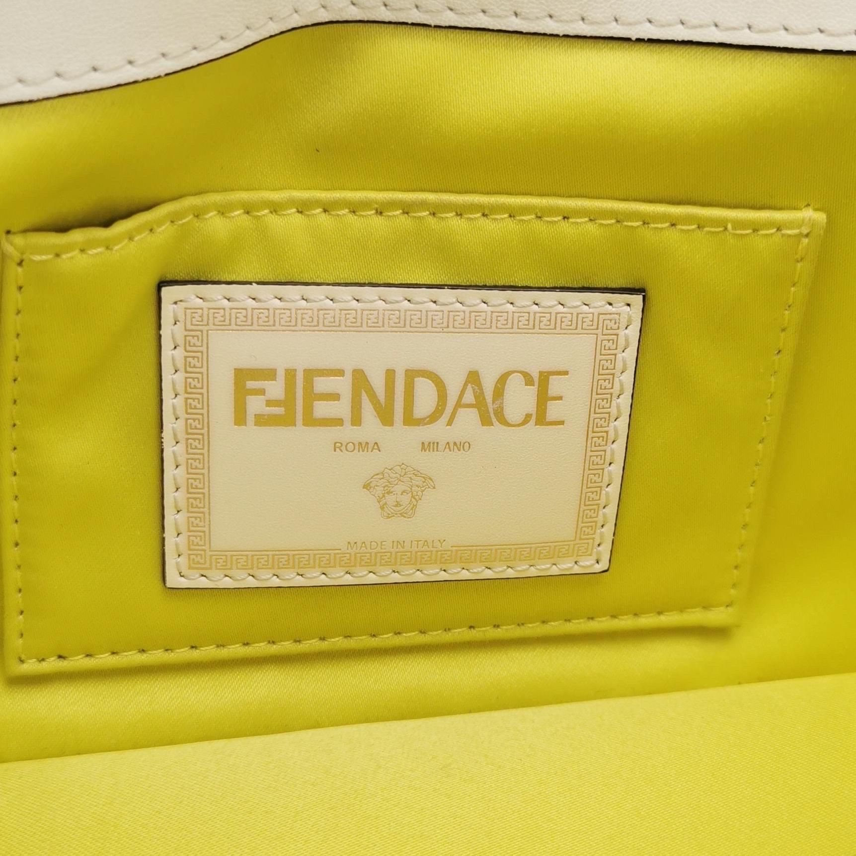 Fendi x Versace Fendace Baguette Weißes Leder Versace Gold Pins Crossbody Bag M im Angebot 15
