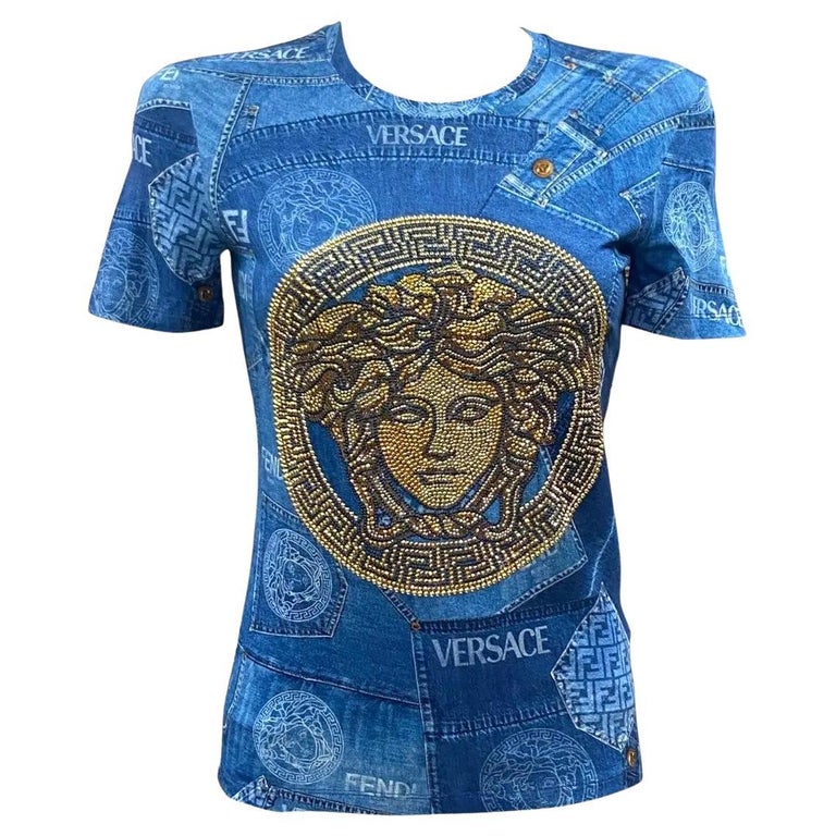 Fendi x Versace Maglietta in jersey blu con logo stampato in denim