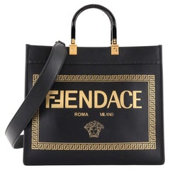 Fendi x Versace Umwandelbare Sonnen-Shopper-Tasche aus bedrucktem Leder