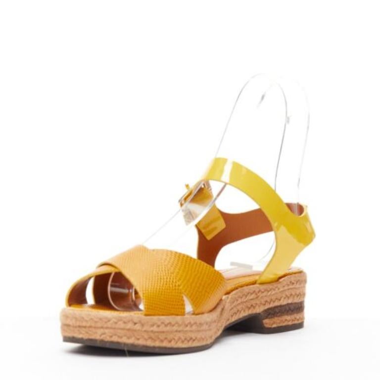 FENDI Gelbe geprägte Jutesandalen aus Leder mit Kreuzband und patentiertem Knöchelriemen EU36,5 Damen im Angebot