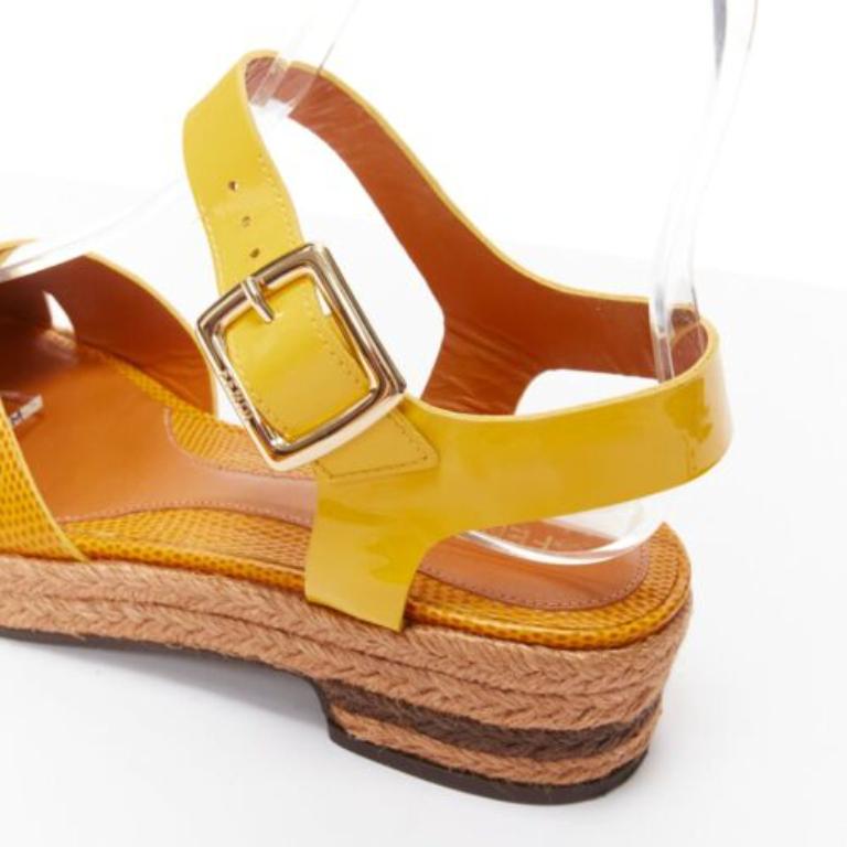 FENDI Gelbe geprägte Jutesandalen aus Leder mit Kreuzband und patentiertem Knöchelriemen EU36,5 im Angebot 4
