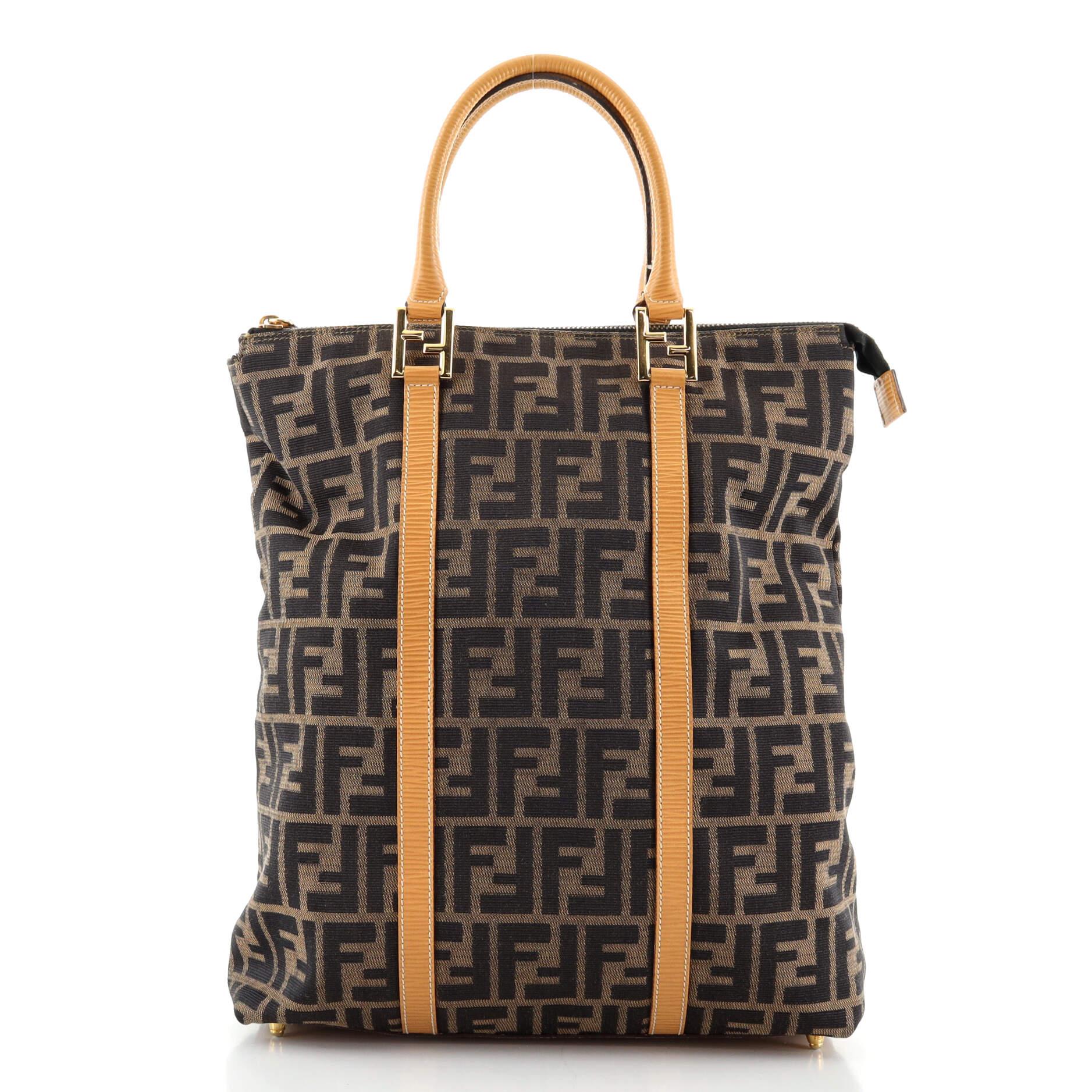 Fendi Tote aus Segeltuch und Leder mit Reißverschluss oben Groß im Zustand „Relativ gut“ in NY, NY
