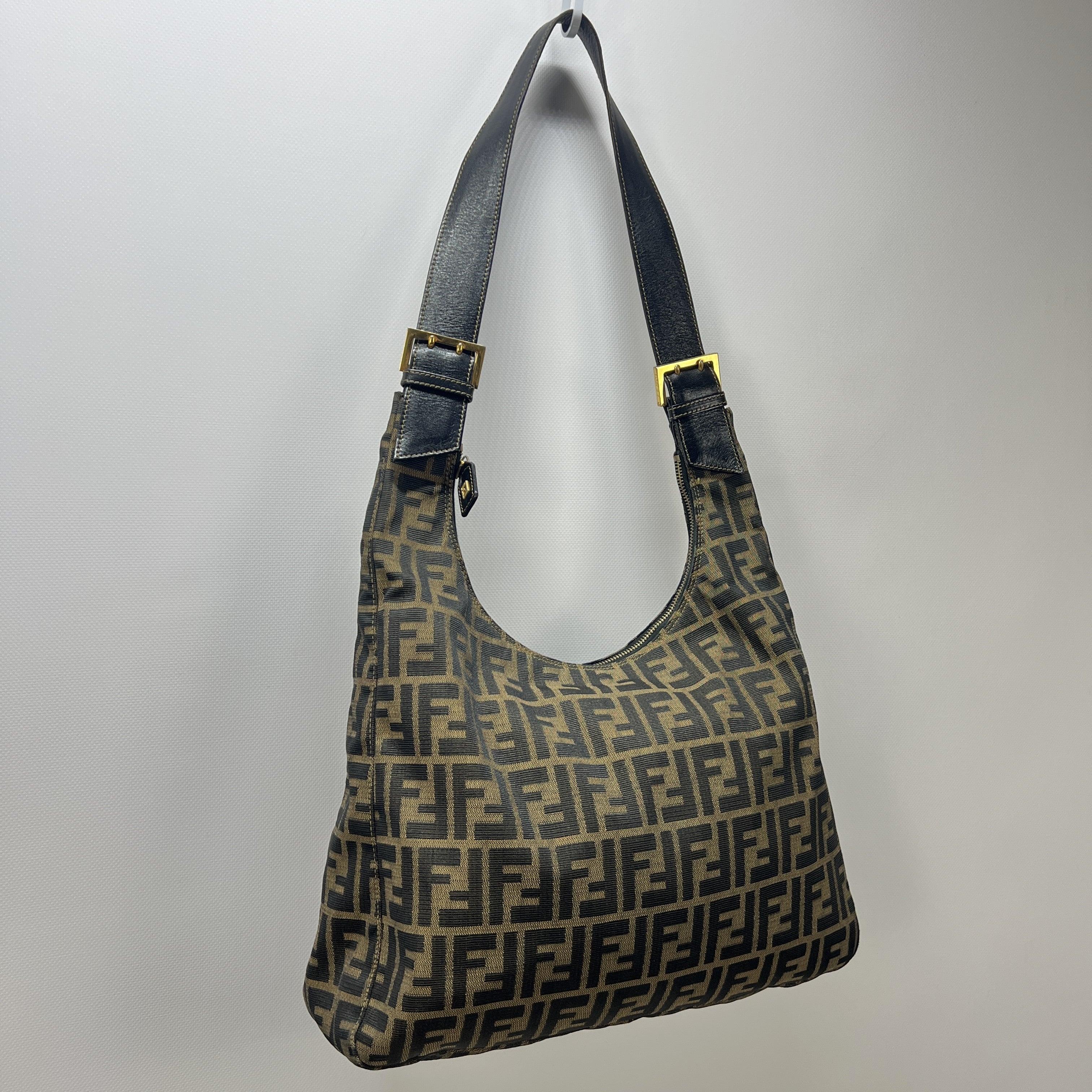 Fendi Zucca Canvas Hobo Bag Braunes Leder für Damen oder Herren im Angebot