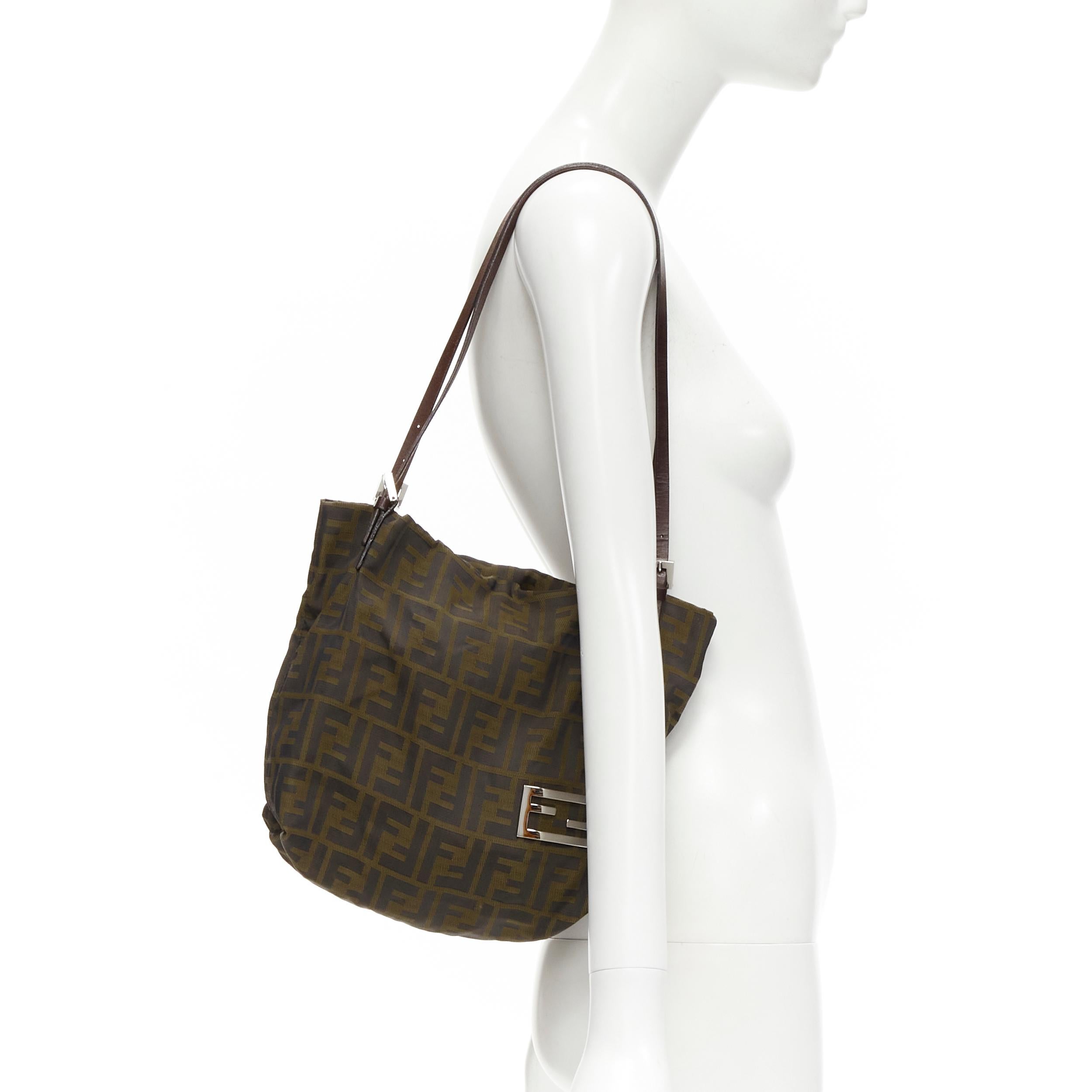 FENDI Zucca FF brown monogram studded top handle tote bag
Reference: TGAS/C01888
Brand: Fendi
Collection: Zucca
Material: Fabric, Metal, Leather
Color: Brown
Pattern: Monogram
Closure: Snap Buttons
Lining: Brown Fabric
Extra Details: Lightweight