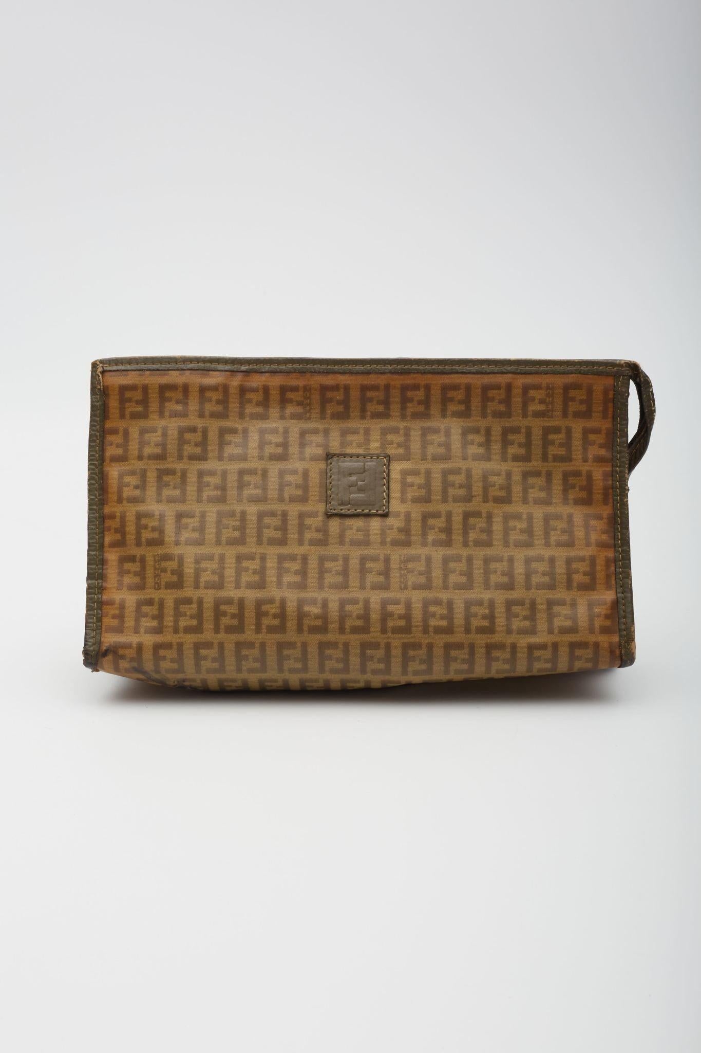 Fendi Zucca FF Canvas Ebony Pouch Vanity Bag In Fair Condition For Sale In Montreal, Quebec