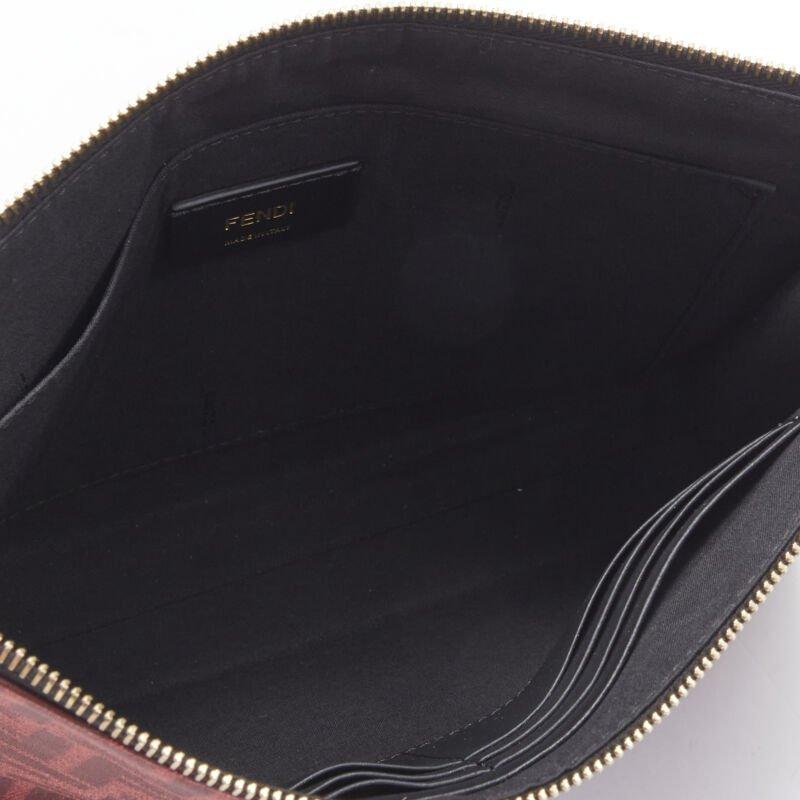FENDI Zucca FF Monogram rot Canvas schwarz Leder Reißverschluss Clutch Tasche im Angebot 5