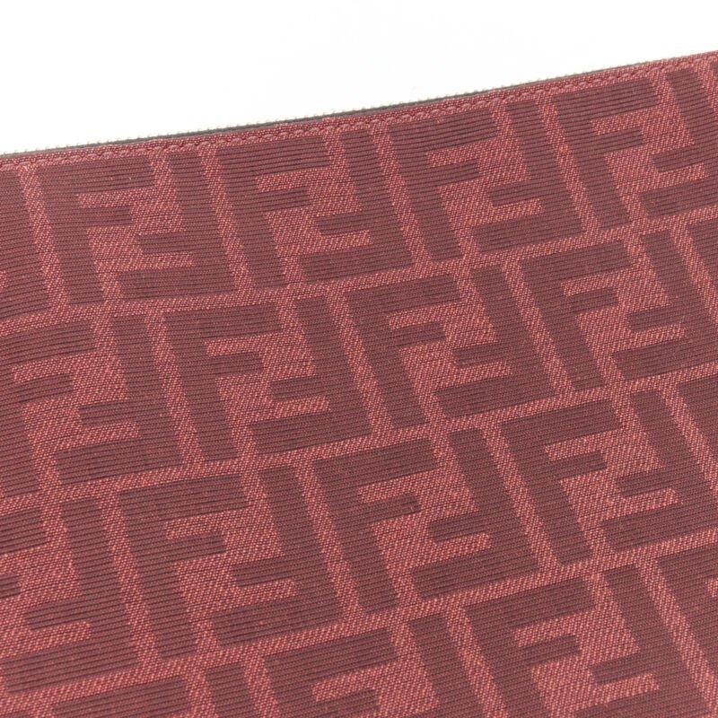 FENDI Zucca FF Monogram rot Canvas schwarz Leder Reißverschluss Clutch Tasche im Angebot 2