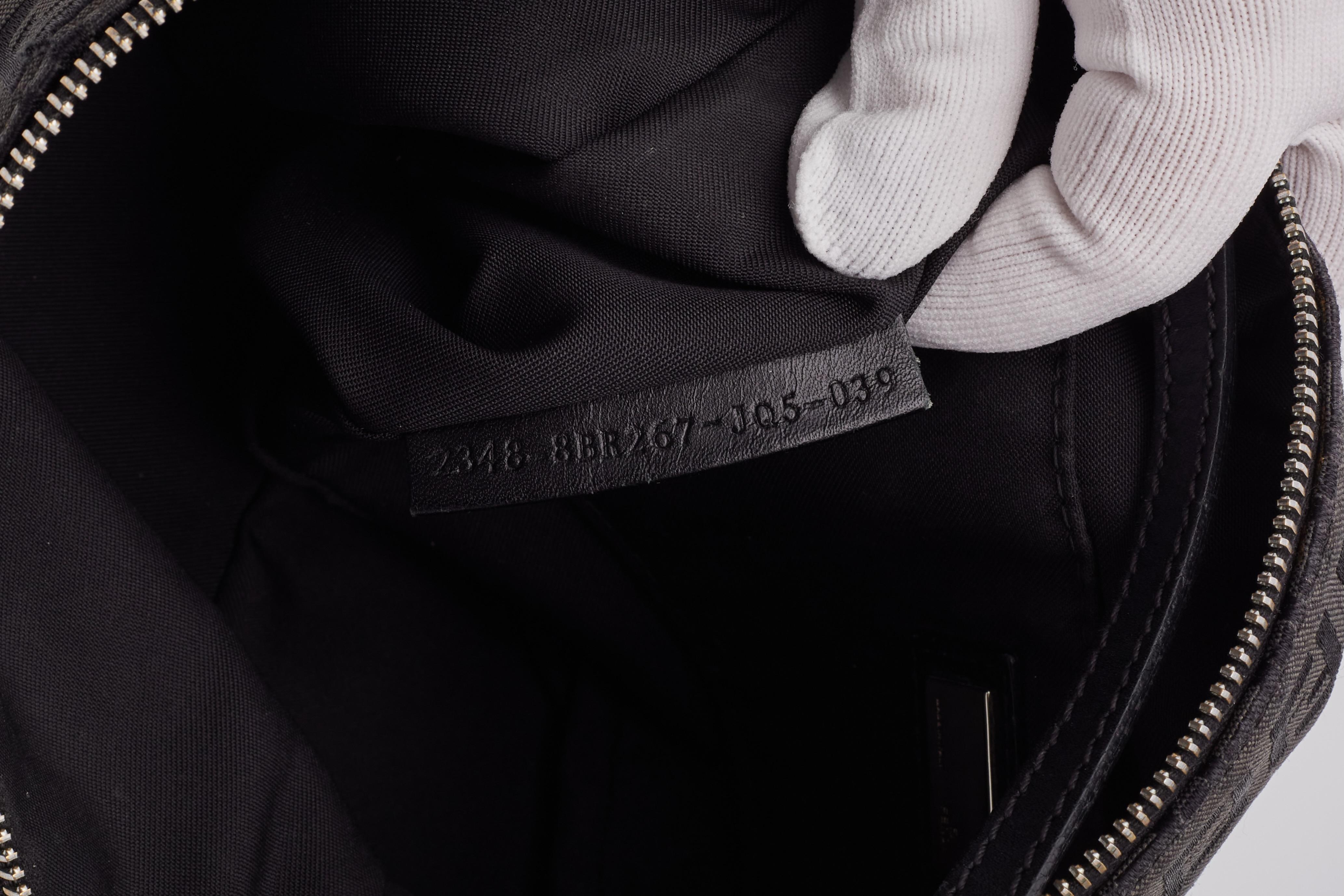 Fendi Zucca FF Umhängetasche aus schwarzem Segeltuch mit Druck im Angebot 7