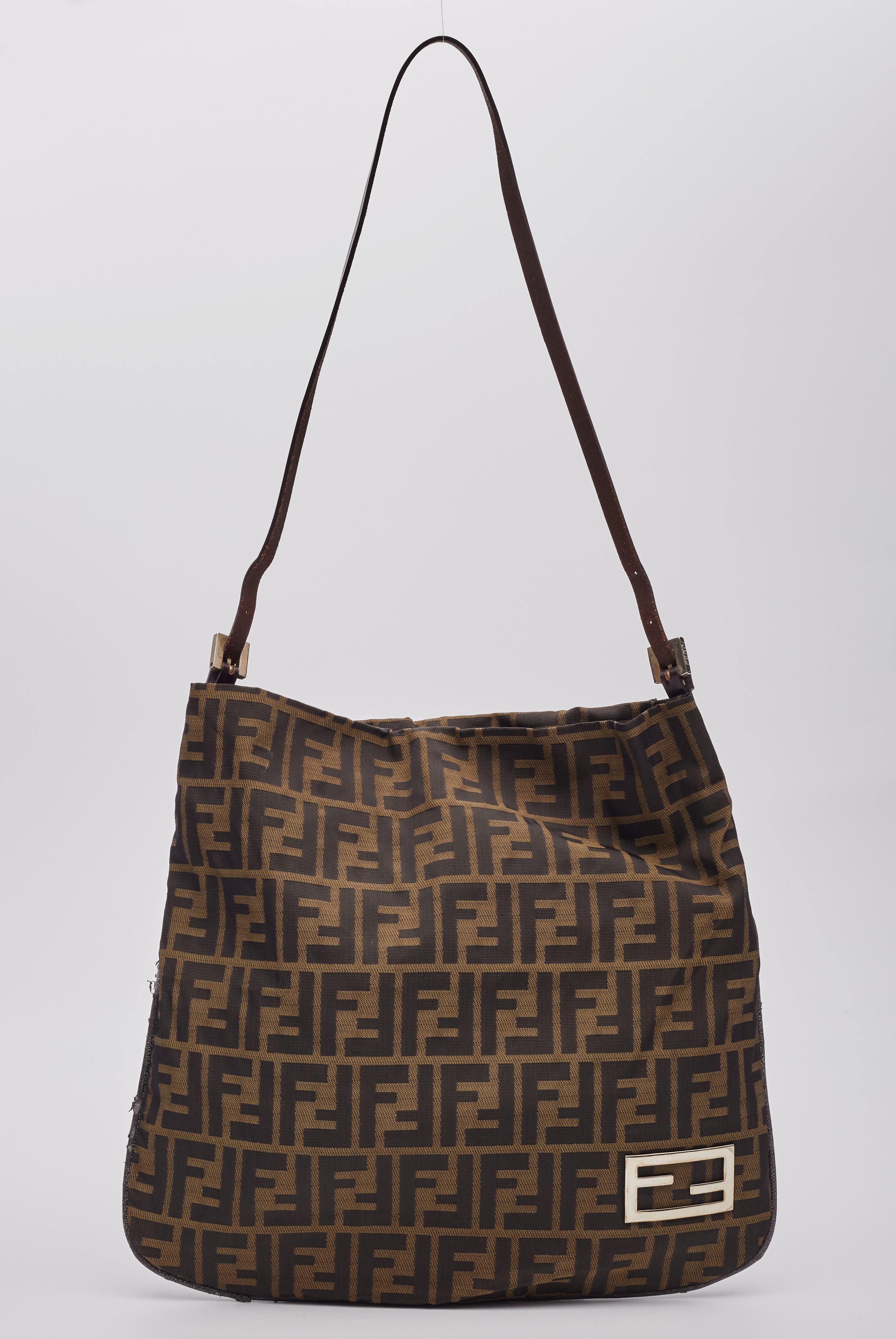 Fendi Zucca FF Print Canvas Shoulder Bag Brown In Good Condition For Sale In Montreal, Quebec