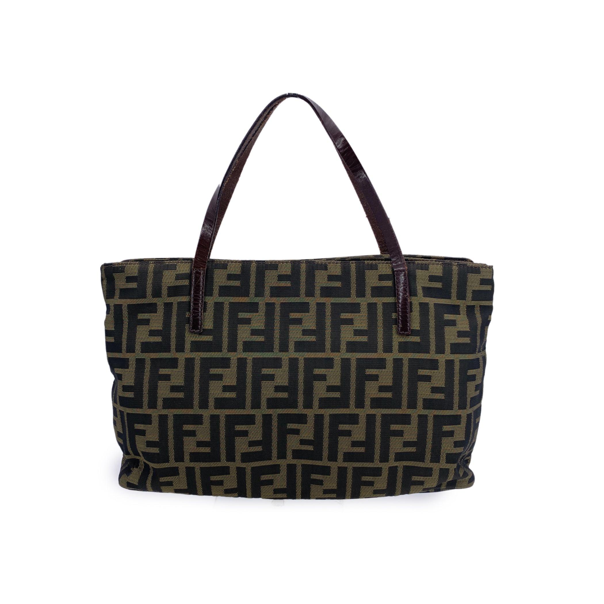 Fendi Zucca Monogram Canvas Cut Out FF Logo Tragetasche (Schwarz) im Angebot