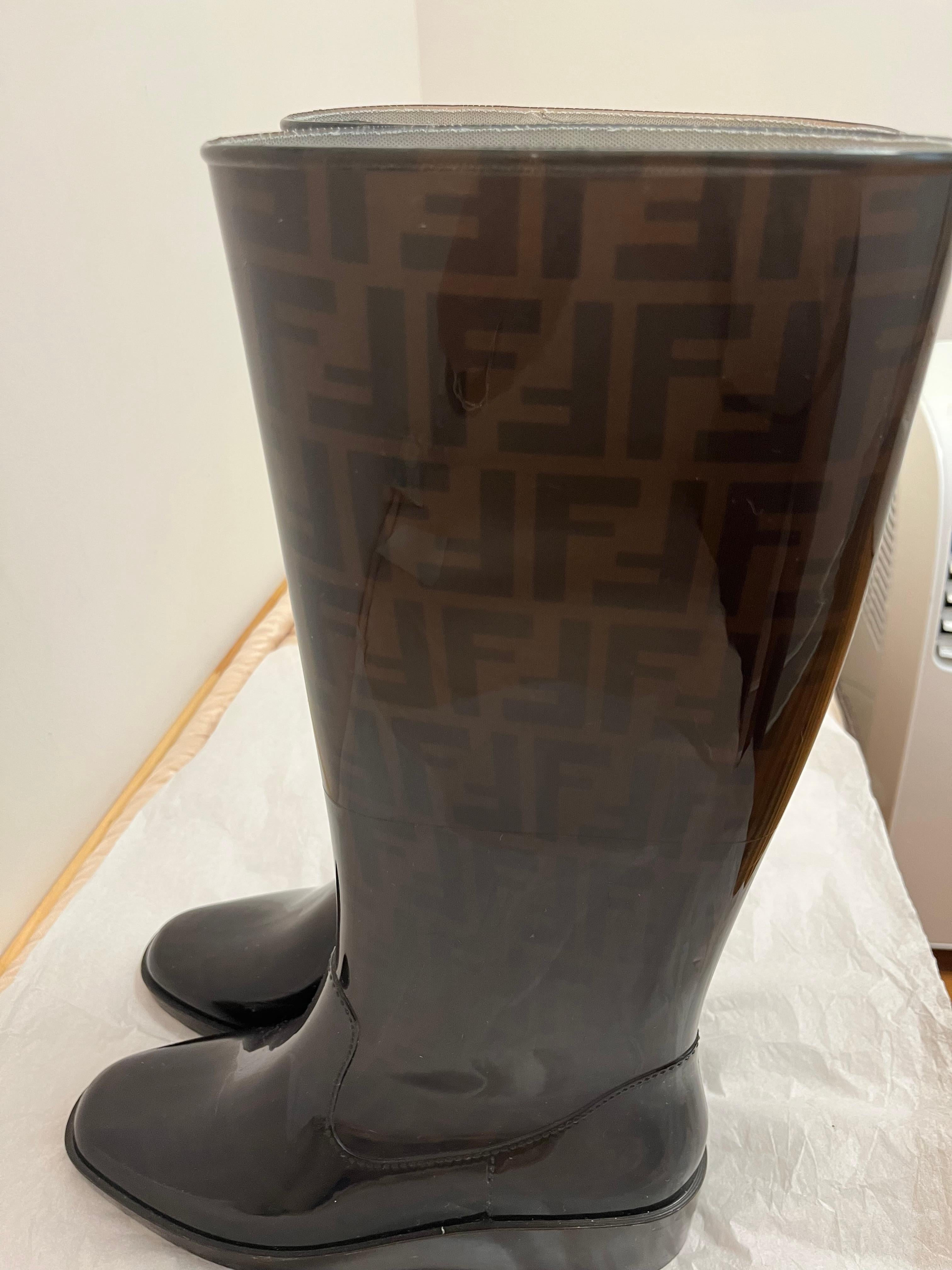  Fendi Zucca - Bottes en caoutchouc monogrammées (40) Pour femmes 