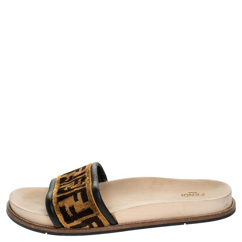 Designed with open toes and the signature Zucca print on the vamps, these Fendi slides are simply awesome and stylish! They've been smartly crafted from velvet in a stunning brown hue. They are styled with wooden insoles and sturdy