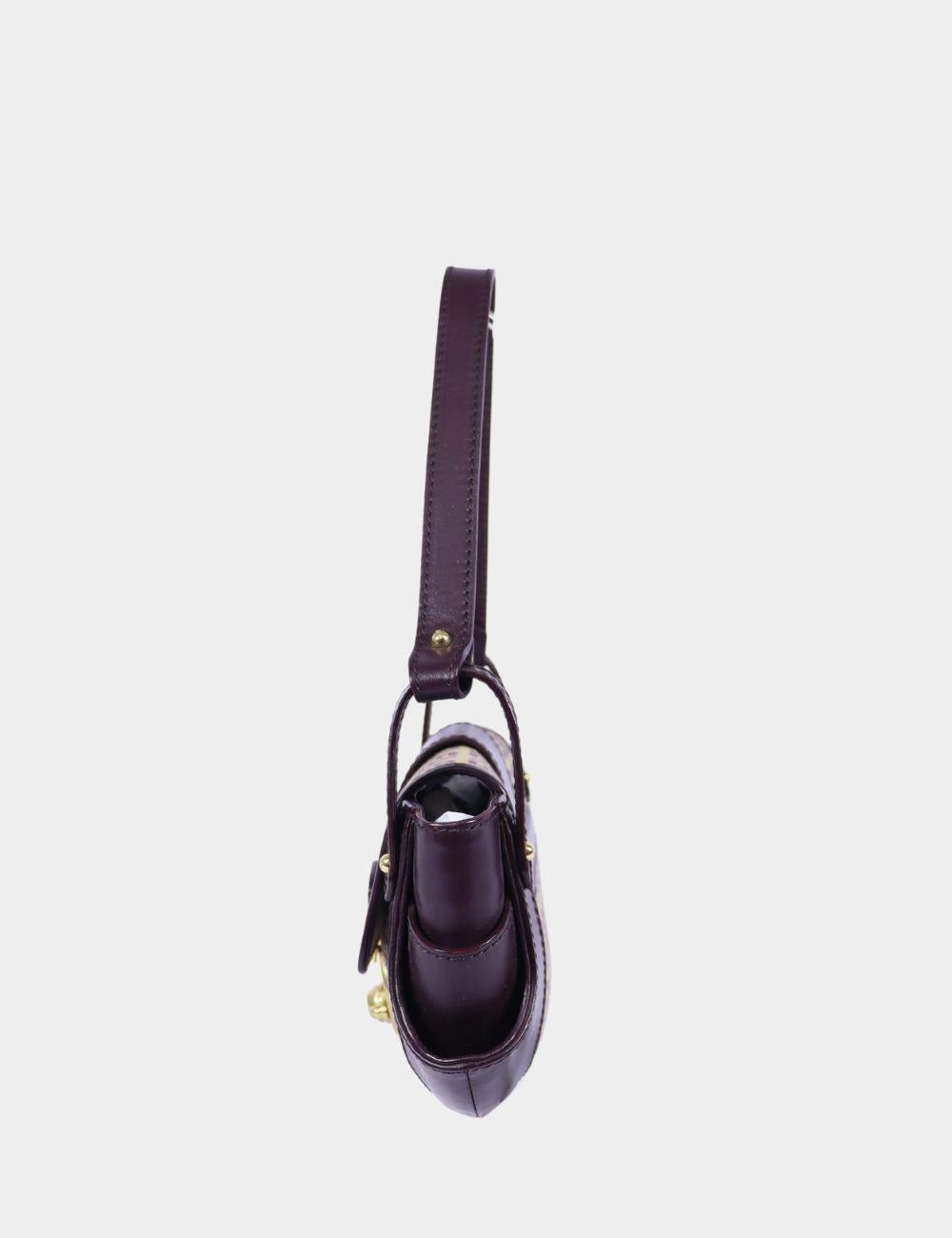 Fendi Zucchino Canvas and Leather Shoulder Bag, Features FF canvas, Over Flap, Front Logo, Lock Closure, and single leather shoulder strap.

Material: Canvas and leather
Hardware: Gold
Height: 15cm
Width: 28cm
Depth: 2cm
Handle Drop: 18cm
Overall