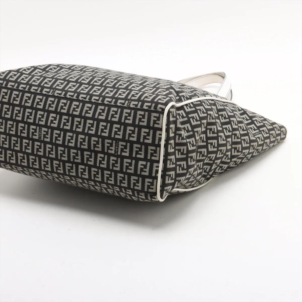 Fendi Zucchino Canvas Leather Tote Bag Black x White In condizioni buone in vendita a Indianapolis, IN