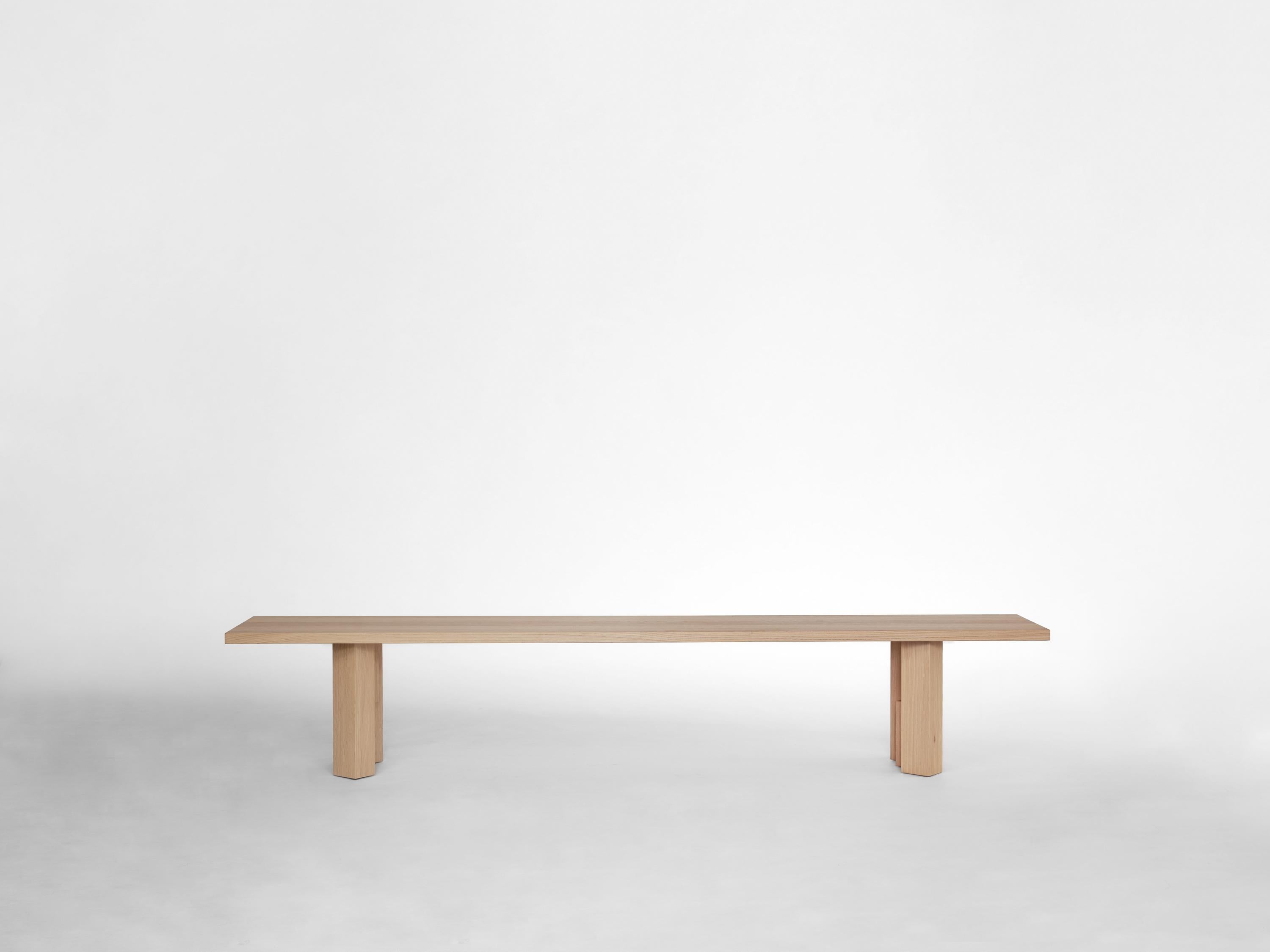 Panca rettangolare Fenestra 180 in Rovere europeo marrone caldo di Mokko Amsterdam
Dimensioni: P 45 x L 180 x H 45 cm. 
Materiali: Oak Oak.

Disponibile in diverse opzioni di materiali e dimensioni. Disegnato da Aad Bos e realizzato nei Paesi Bassi.