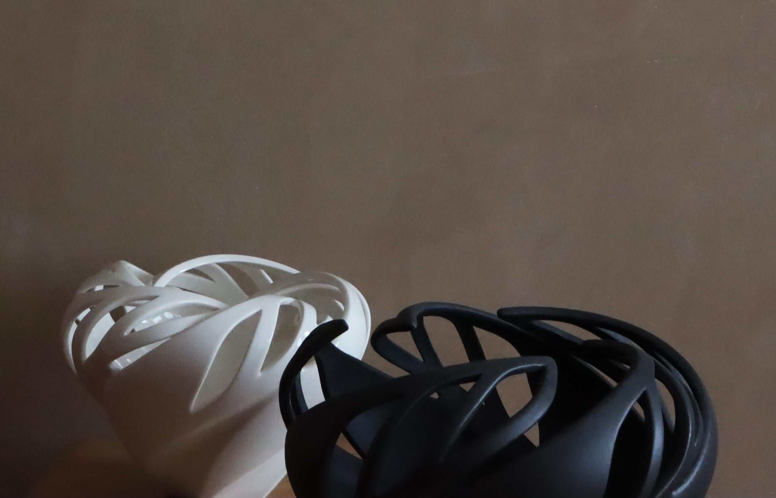 Porcellana Vaso per fenestrature, bianco lucido 'Twisted Vessel Collection' in vendita