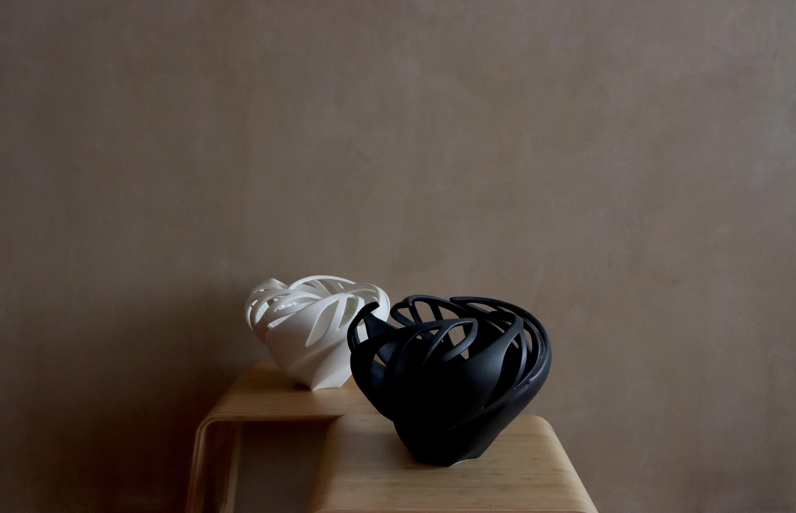 Vaso per fenestrature, bianco lucido 'Twisted Vessel Collection' in vendita 1