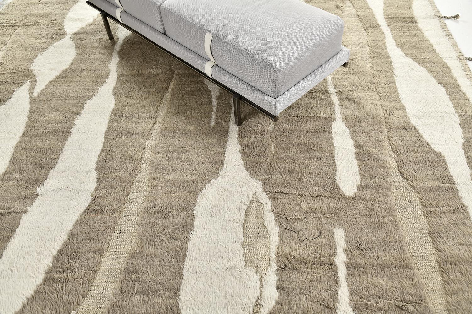 Fengfeng is made of luxurious wool and is made of timeless design elements. It's weaving of natural earth tones and unique embossed design is what makes the Haute Bohemian collection the signature collection of California. This rug, designed in Los