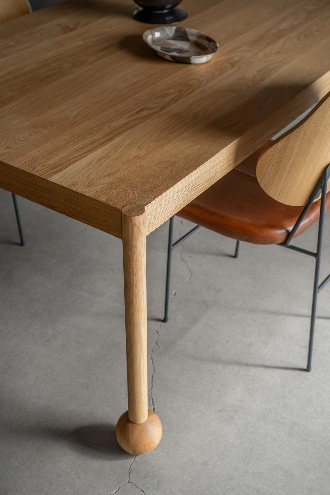 Noyer Table à manger Fenn de Croft House en vente