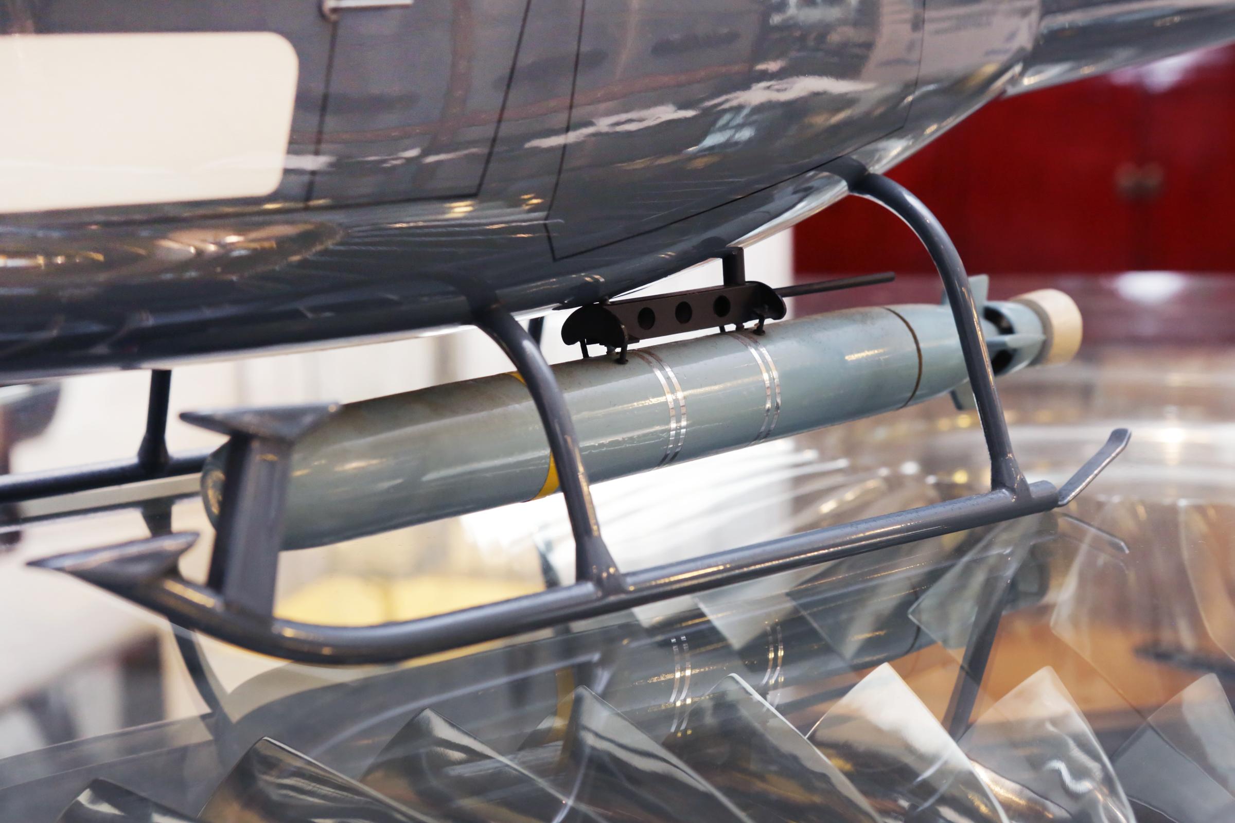 Moulage Modèle d'hélicoptère AS555 avec boîte de transport Fennec en vente