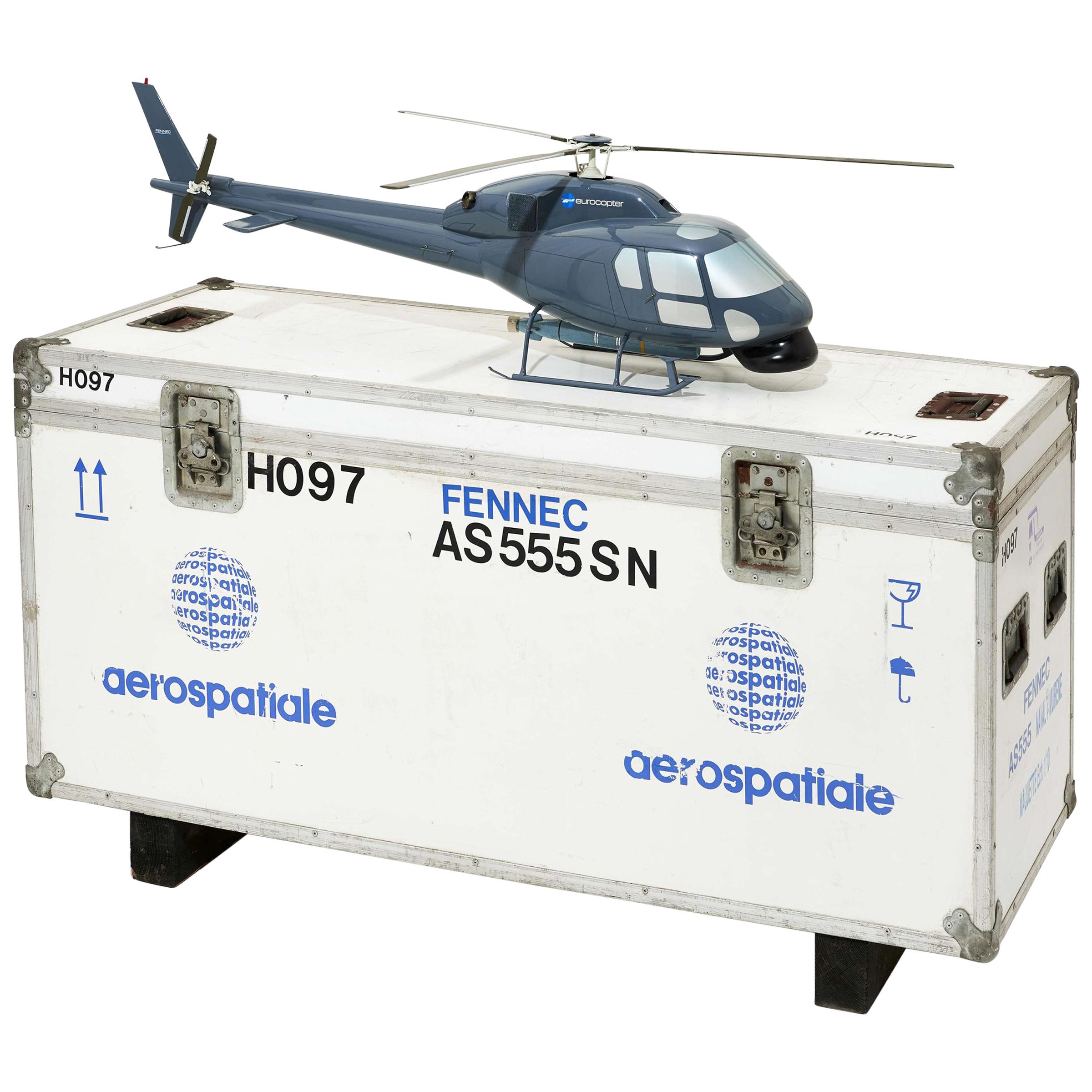 Modèle d'hélicoptère AS555 avec boîte de transport Fennec en vente