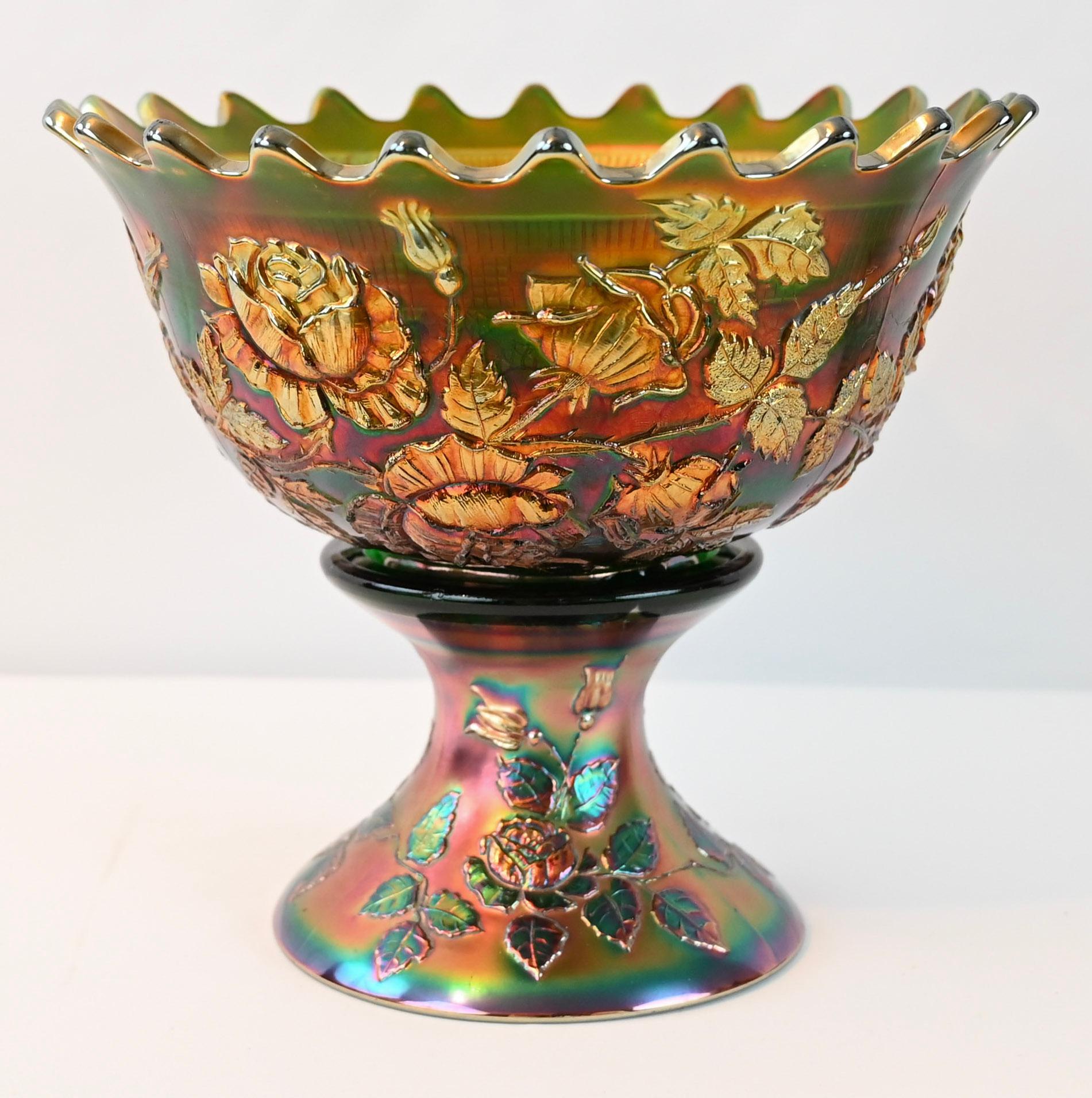 Américain Fenton Art Nouveau Bol en verre taillé irisé en vente