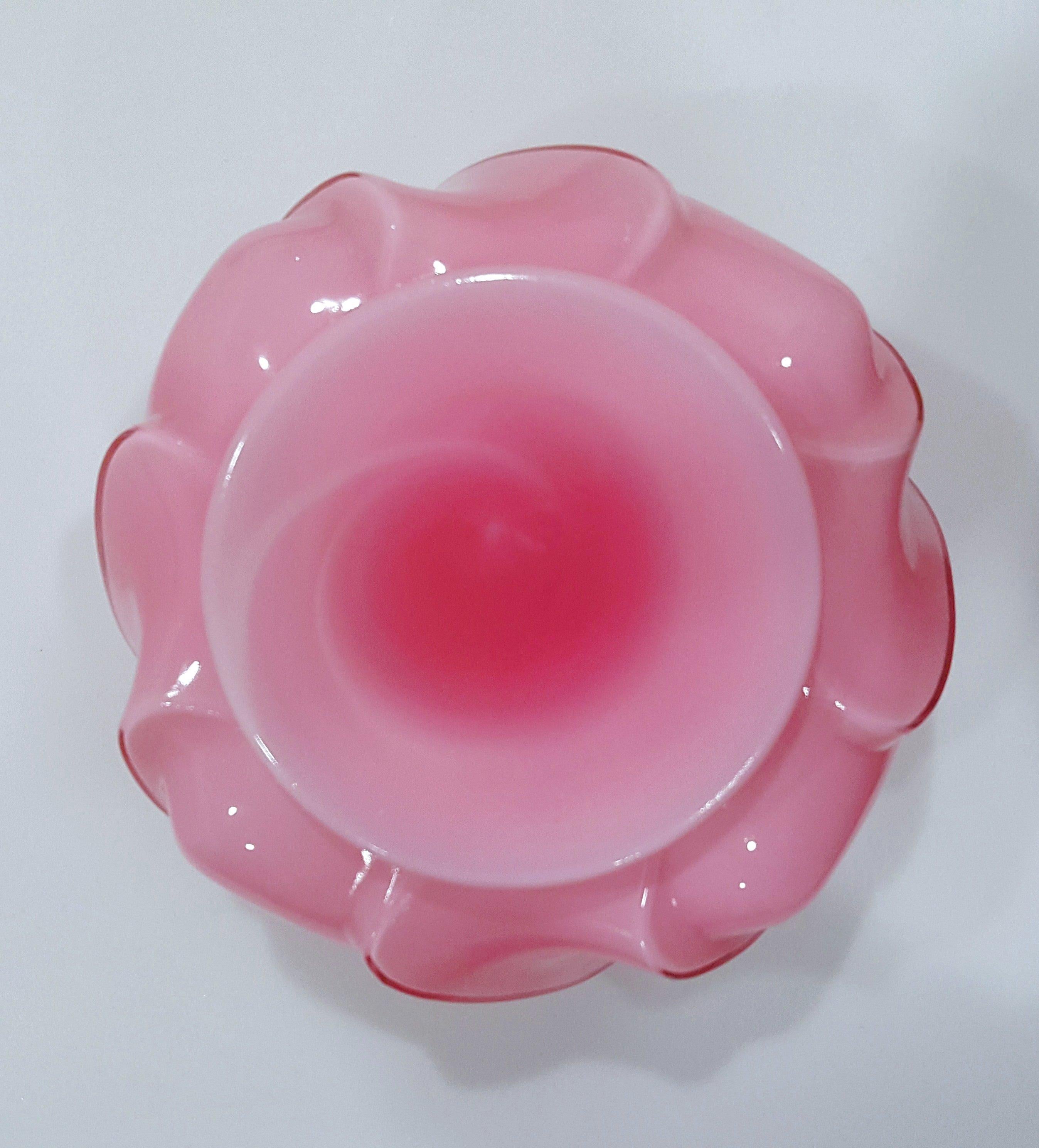 Mid-Century Modern Fenton cased glass bowl, beautiful pink exterior, white interior For Sale