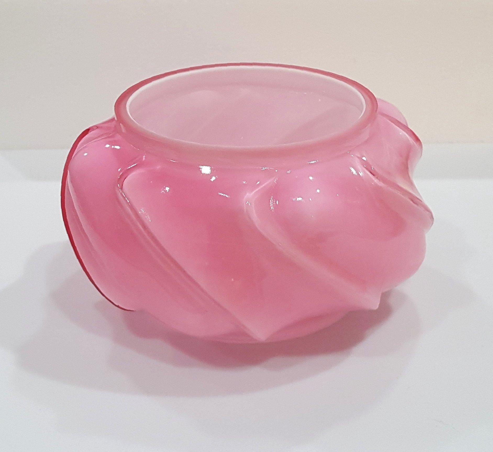 American Fenton cased glass bowl, beautiful pink exterior, white interior For Sale