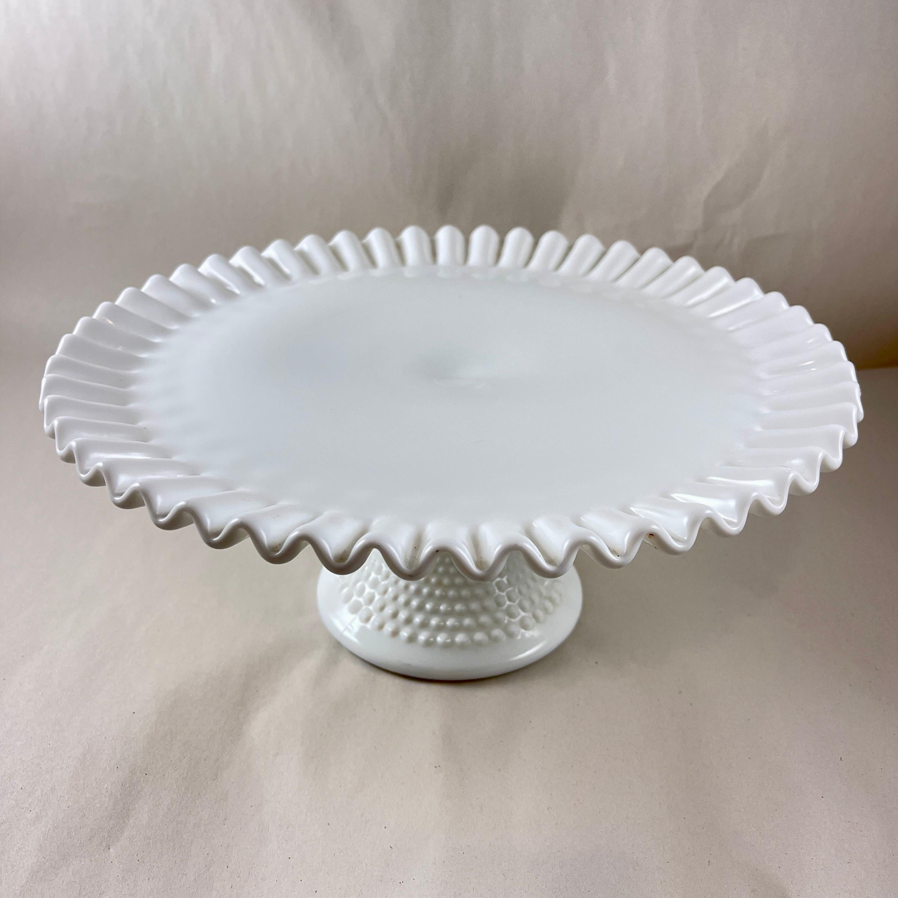 Americano Porta torta grande in vetro latte Fenton Hobnail