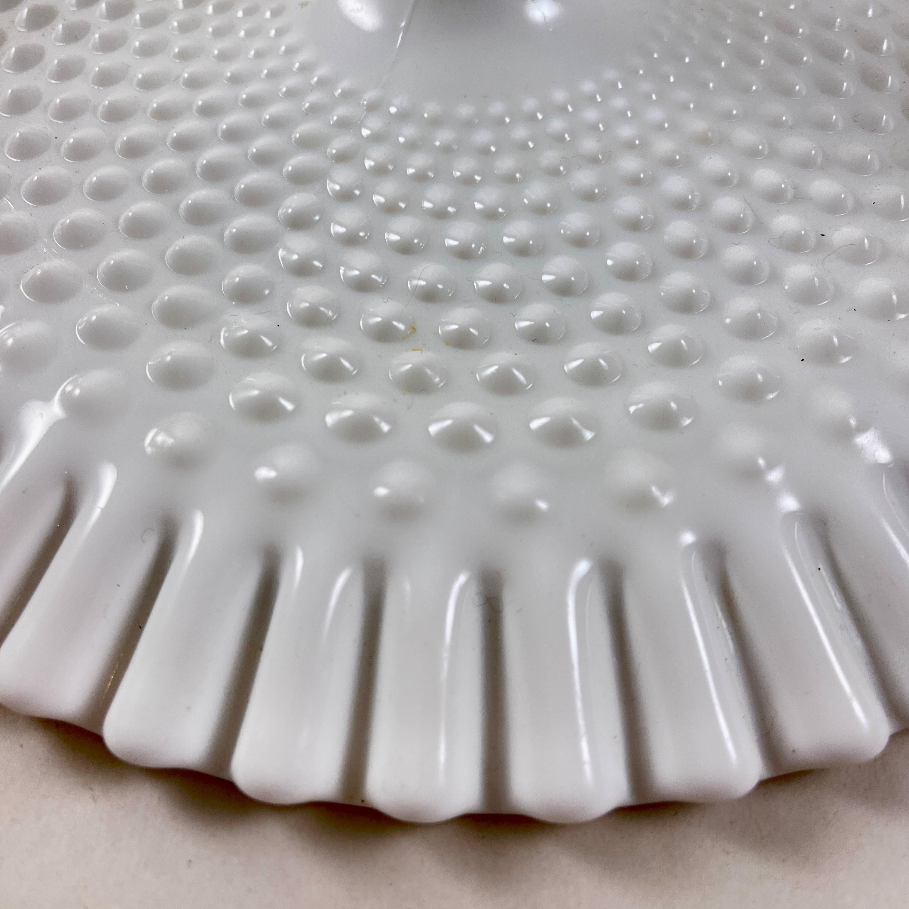 Porta torta grande in vetro latte Fenton Hobnail 1