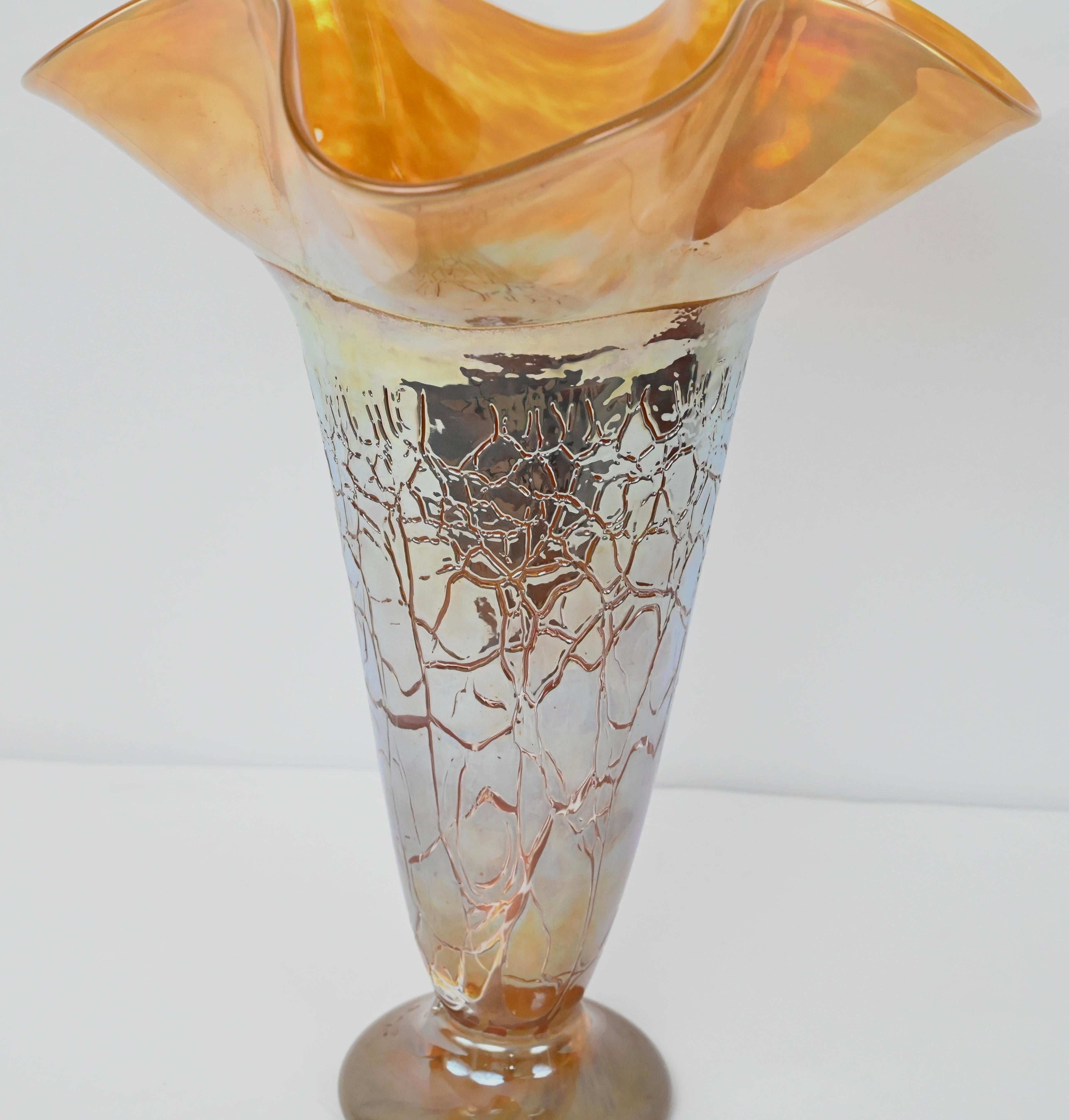 Hollywood Regency Fenton Style Art Glass Vase in the Manner of Murano  For Sale