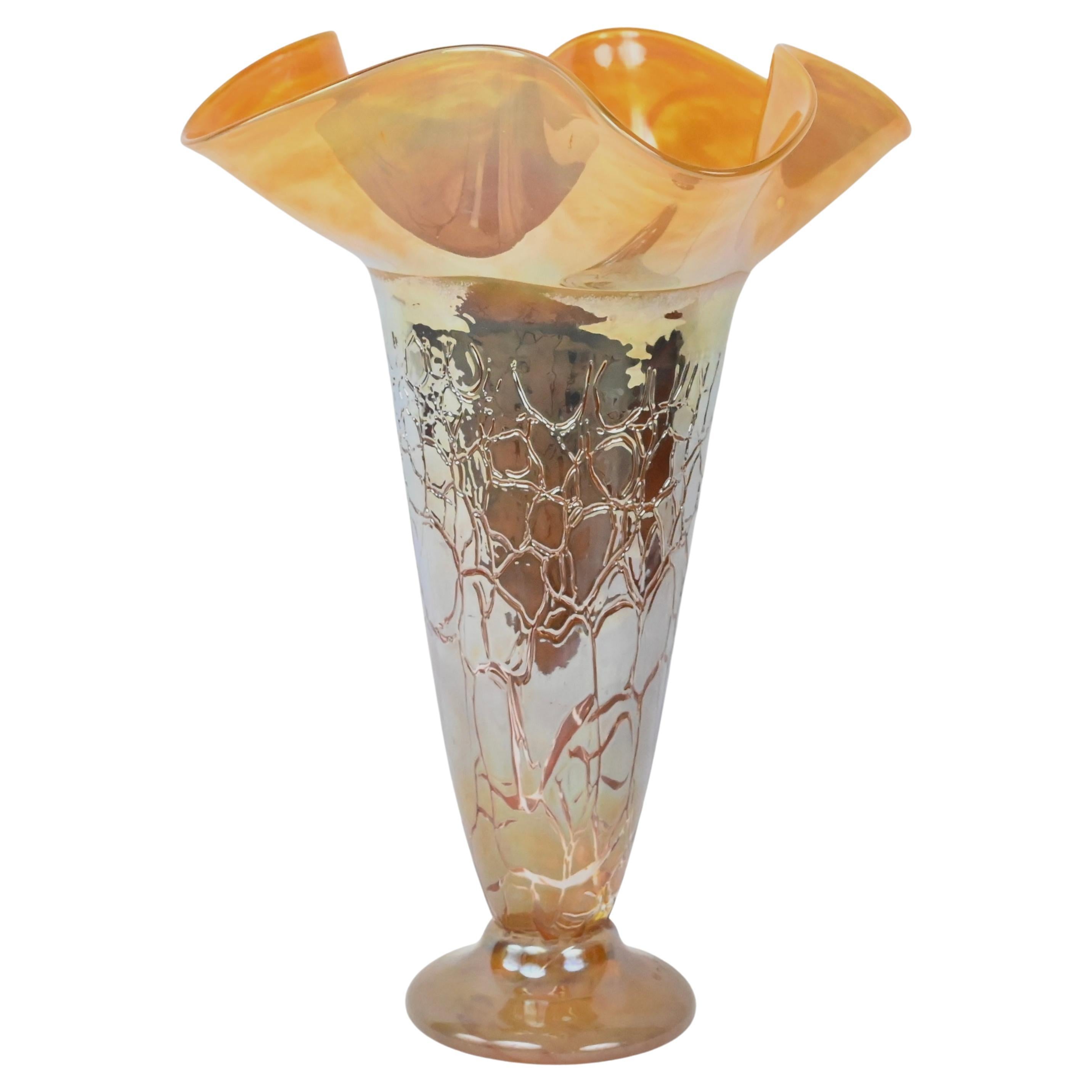 Vase en verre d'art de style Fenton à la manière de Murano 