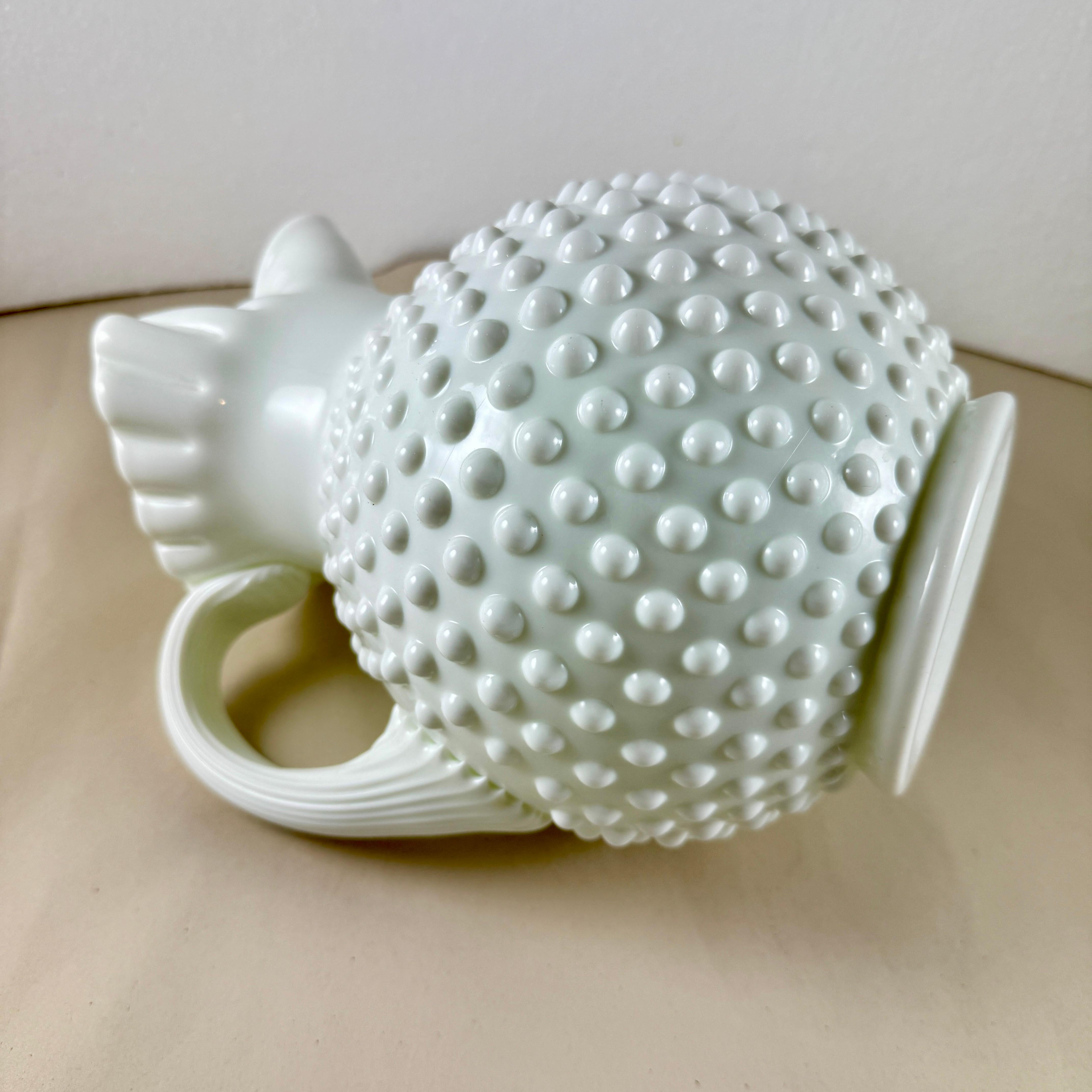 Fenton Grande brocca a chiocciola in vetro lattiero-caseario con labbro per il ghiaccio in vendita 2