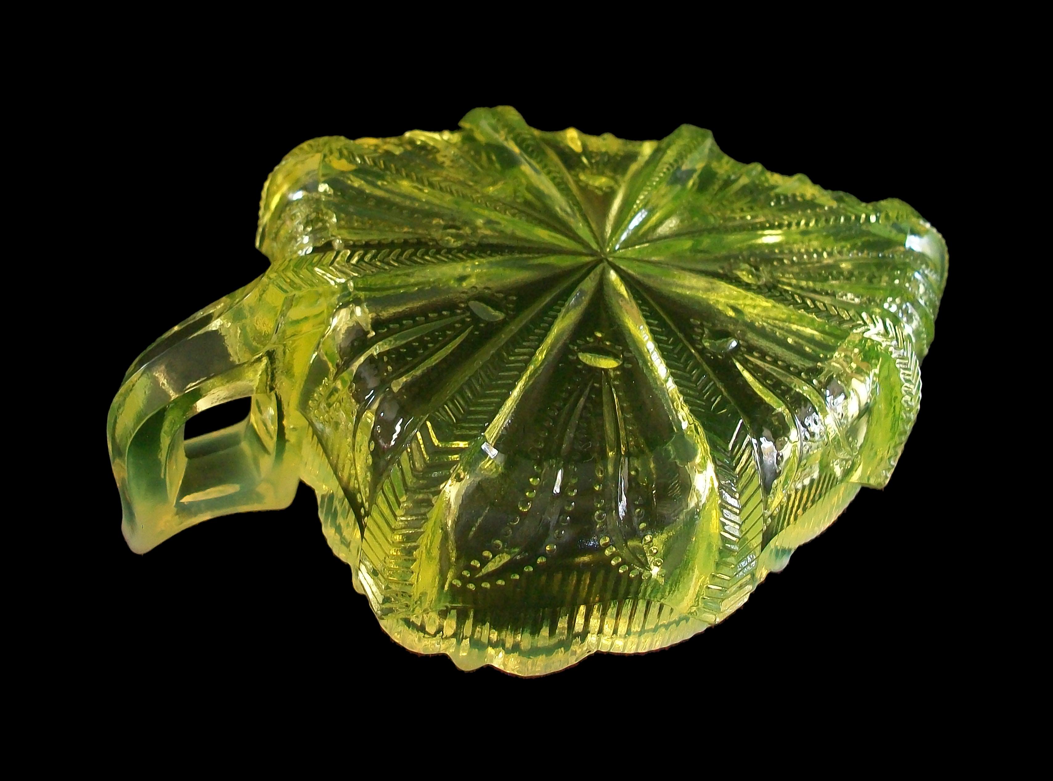 Fenton, Opalescent Yellow Vaseline Glass Cactus Leaf Dish, U.S., 20th Century For Sale 3