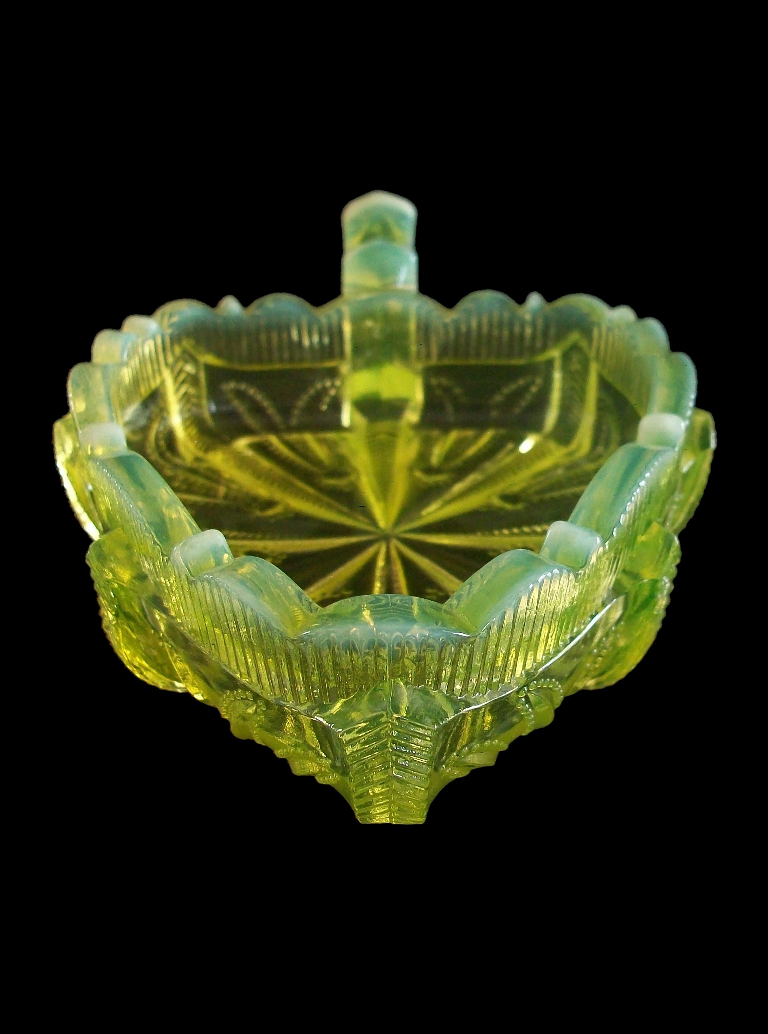 Fenton, Opalescent Yellow Vaseline Glass Cactus Leaf Dish, U.S., 20th Century In Good Condition For Sale In Chatham, ON