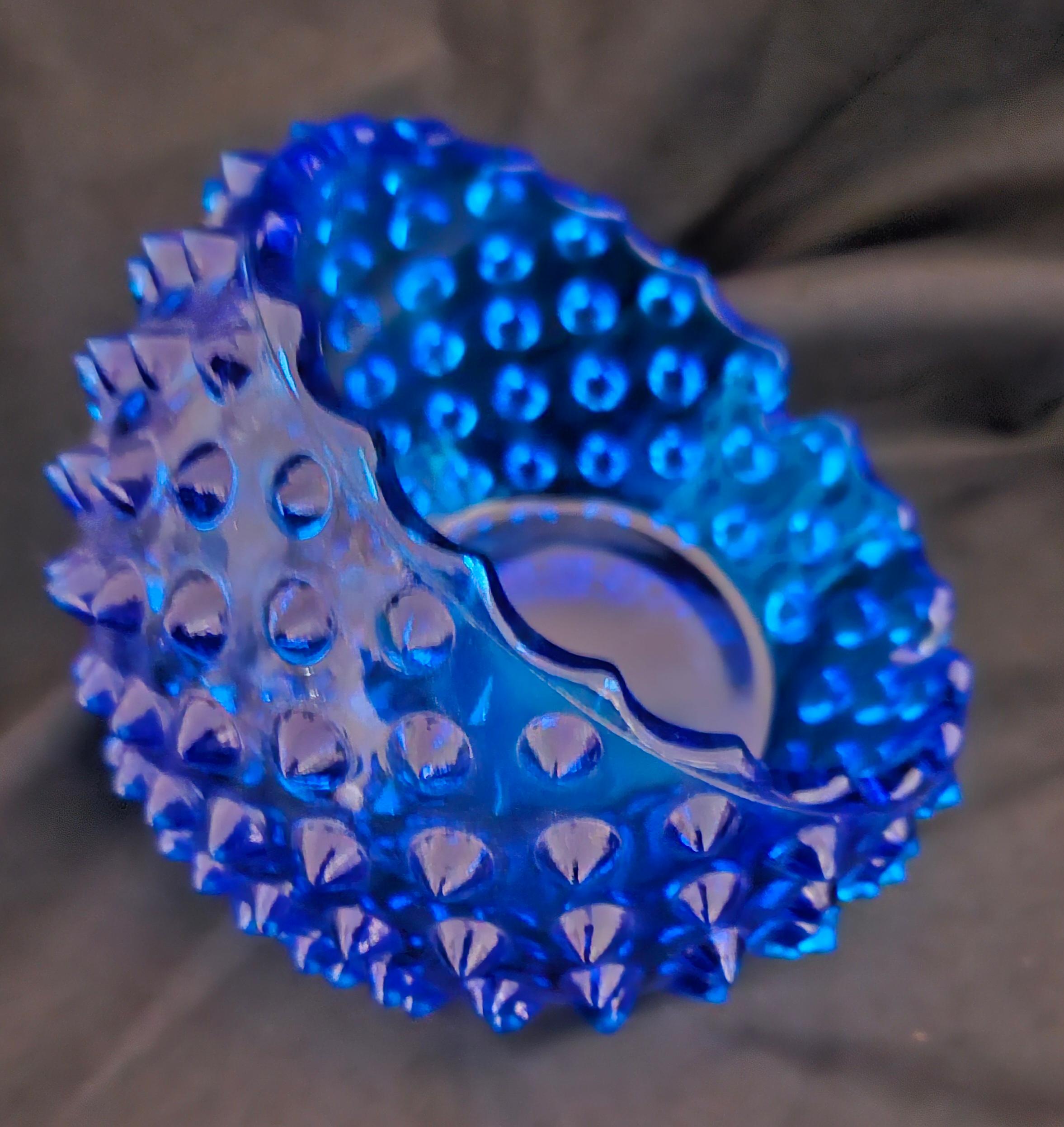 OFERTA DE CIERRE Fenton Royal Blue Hobnail Orb, Cenicero / Cuenco / Vasija en forma de bola Estadounidense en venta