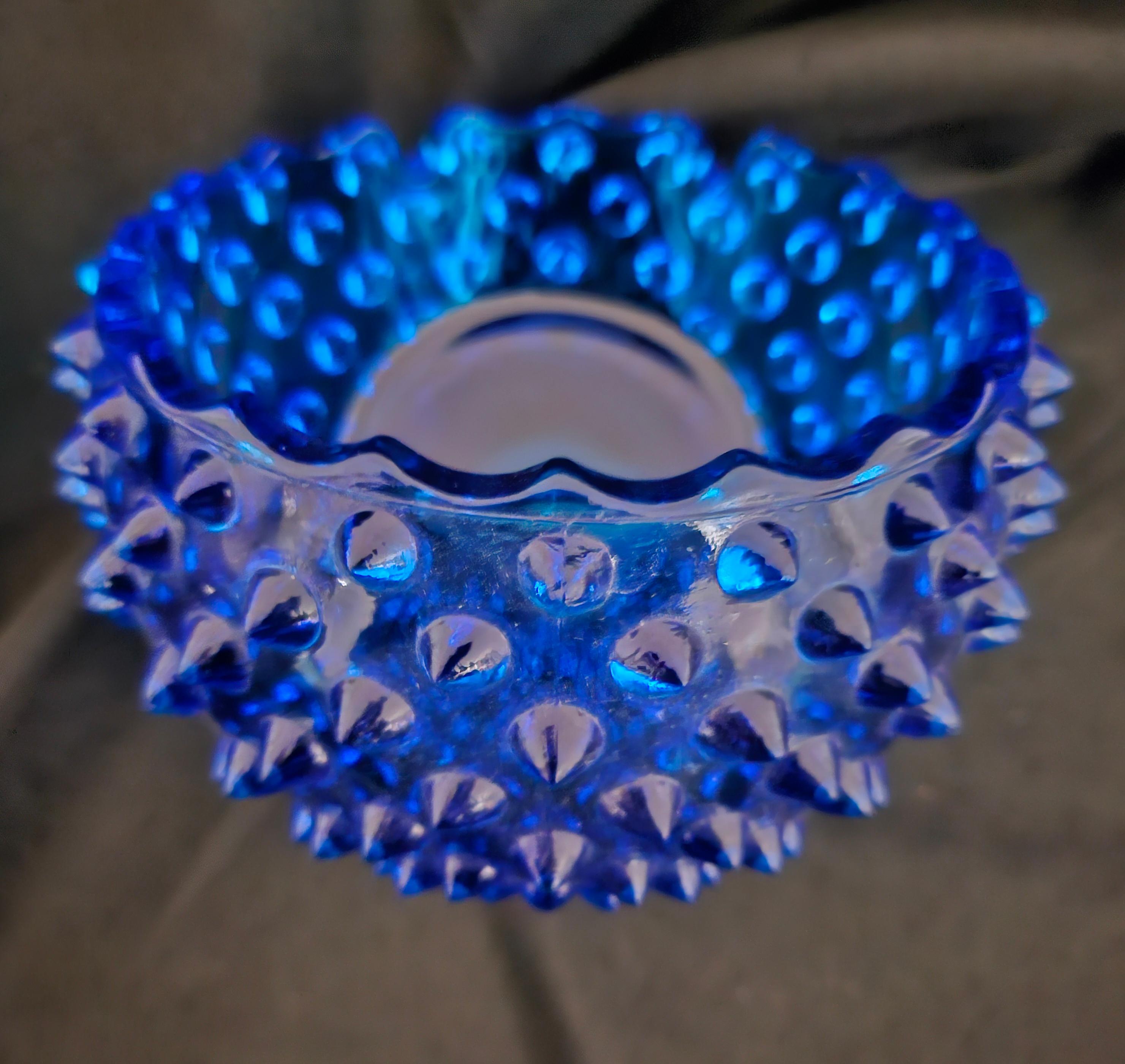 OFERTA DE CIERRE Fenton Royal Blue Hobnail Orb, Cenicero / Cuenco / Vasija en forma de bola siglo XX en venta