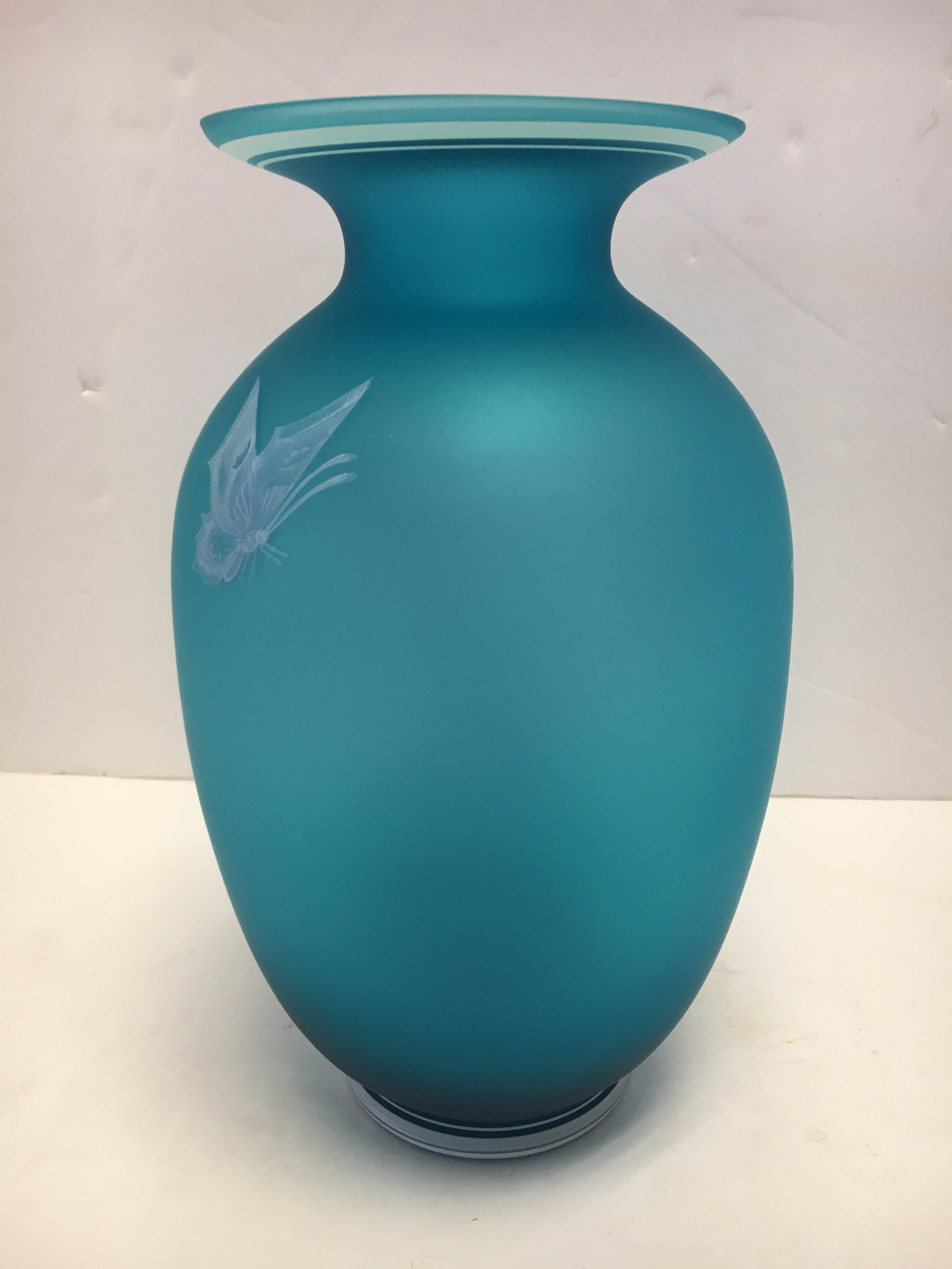 blue fenton vase