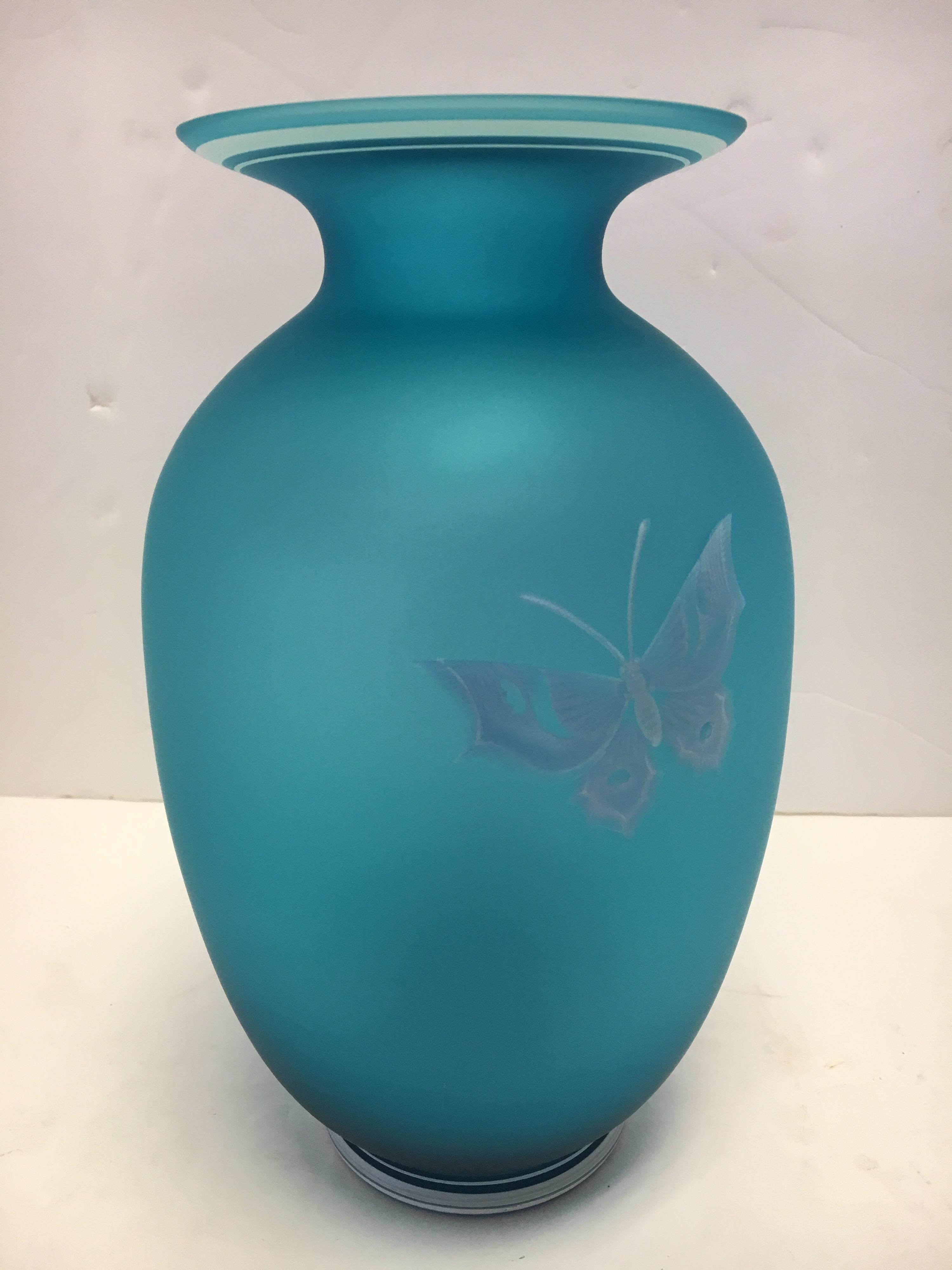 fenton blue vase