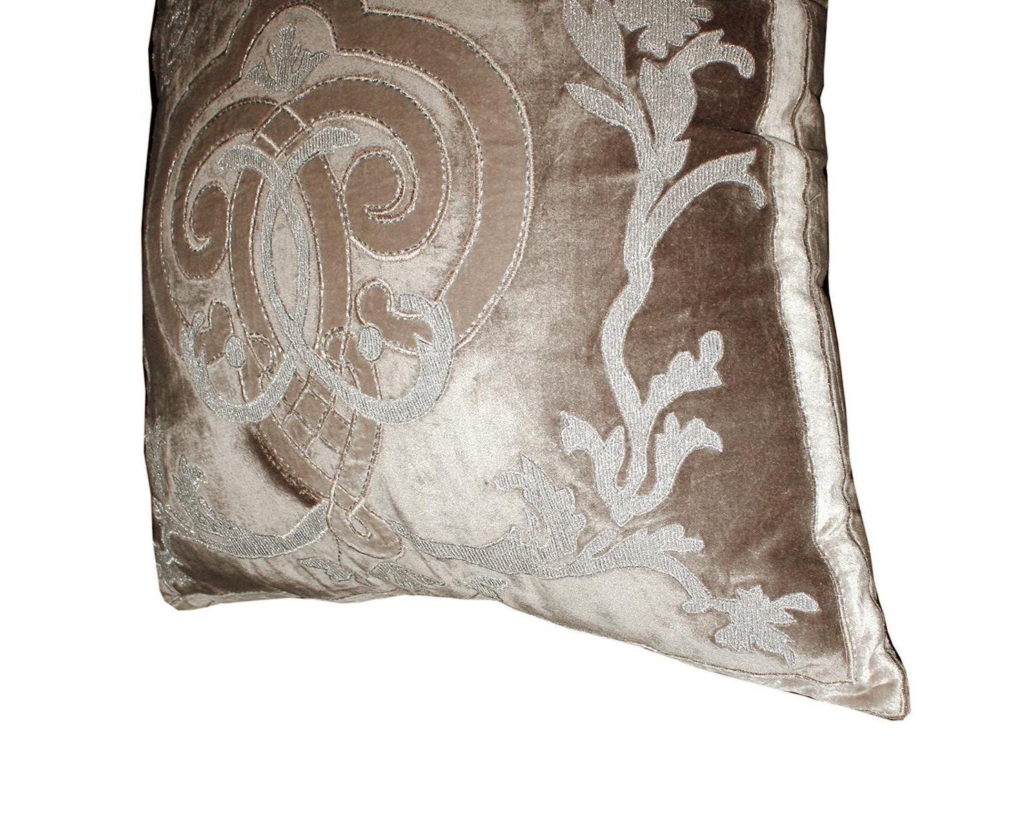 Fer forge taupe velvet throw pillow appliqué and embroidery.

Two-tone, light background, dark pattern

Insert not included

Measures: 21