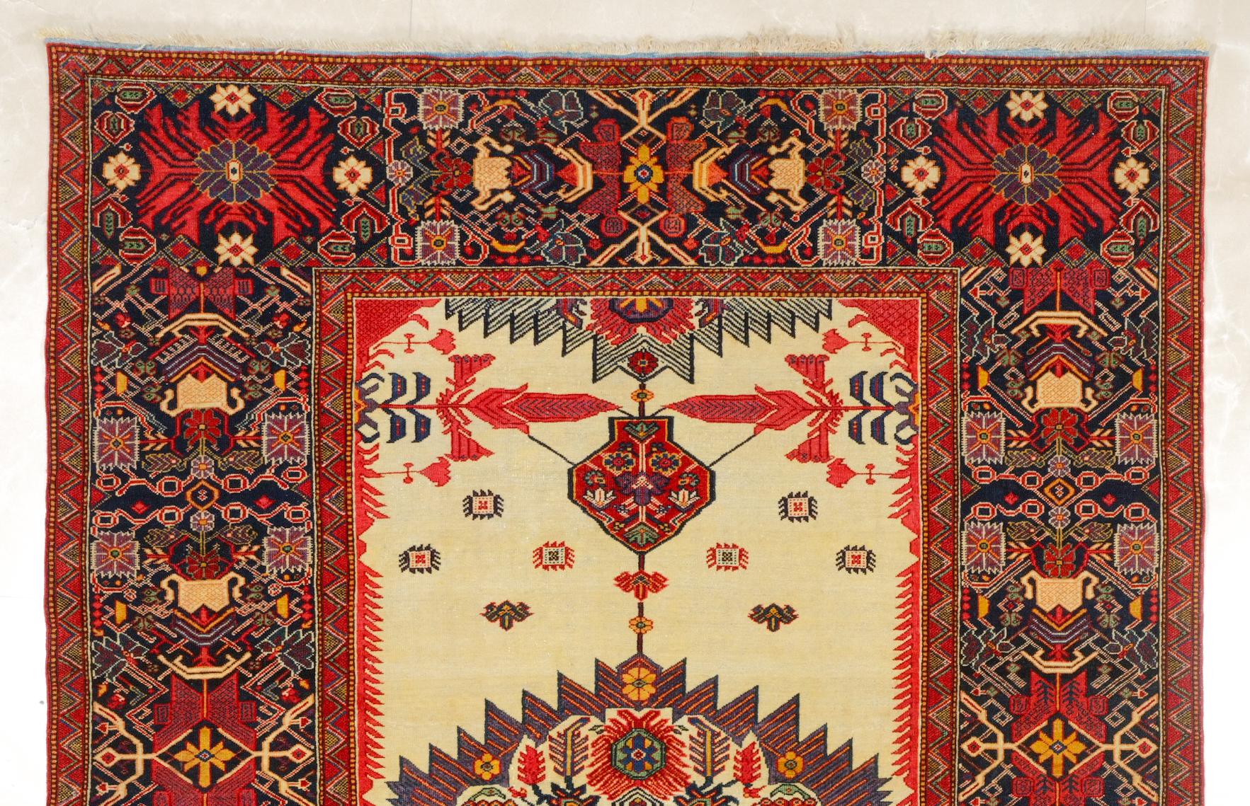 Antique Farahan Sarouk Carpet - Late of 19th Century Sarouk Rug
Size : 127 x 190 cm (50x74,8 In)

A Timeless Beauty: Antique Ferahan Carpet from the Late 19th Century

If you want to add timeless beauty to your home or office, this Antique Ferahan