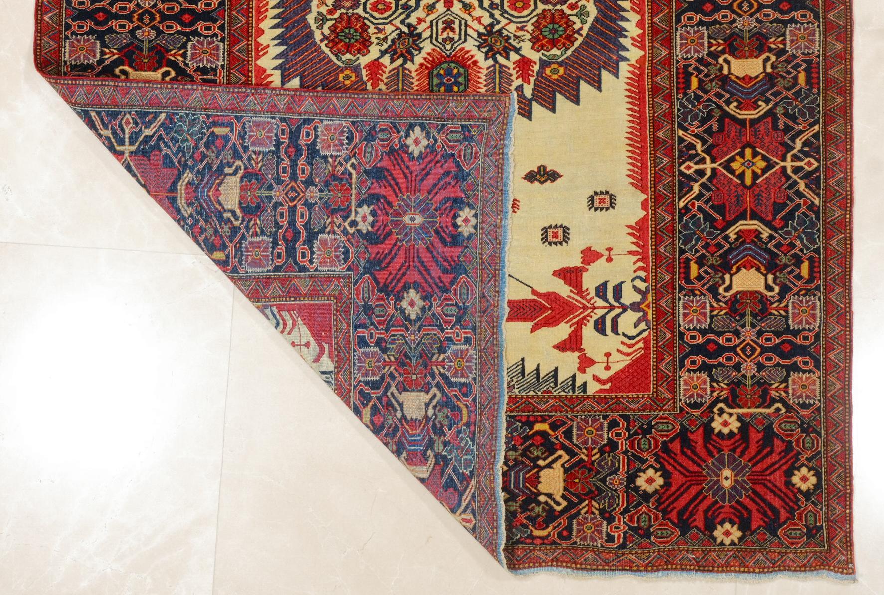 Antique Farahan Sarouk Carpet - Late of 19th Century Sarouk Rug In Good Condition For Sale In Sultanahmet, 34