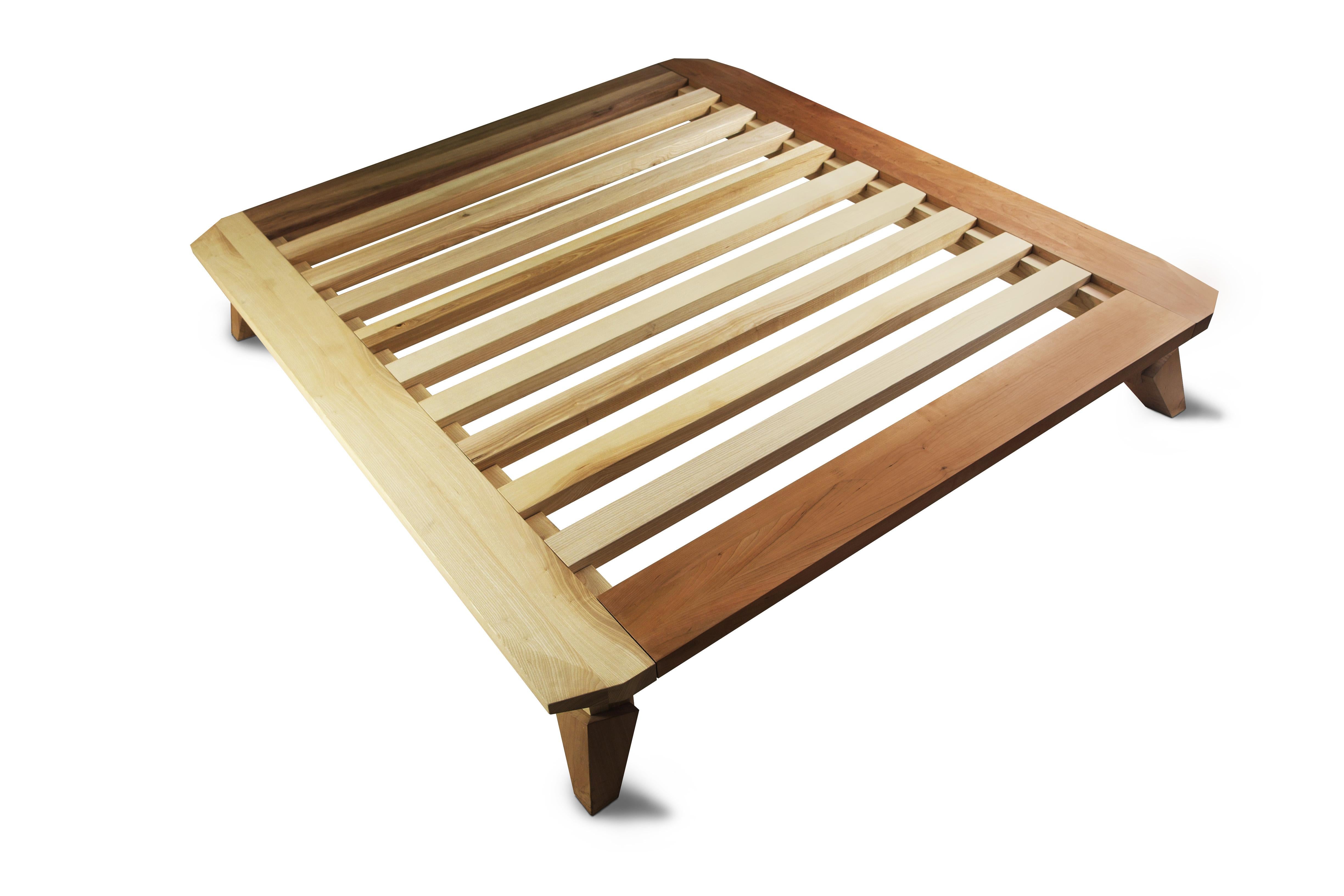 Feral King-Size-Bett – Multi-Holz, entworfen von Nigel Coates (Moderne) im Angebot
