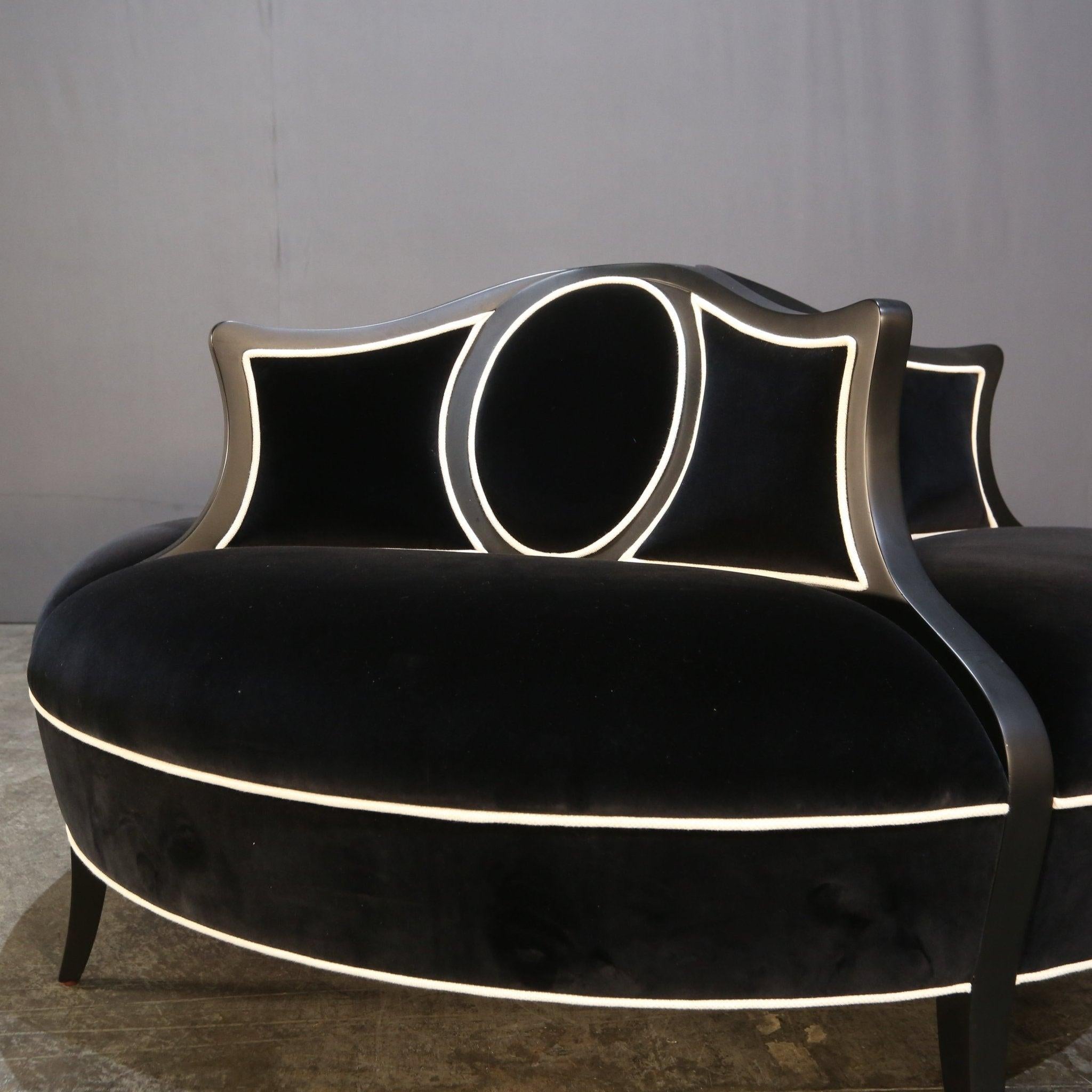 Féraud Round Chaise by Christopher Guy 1
