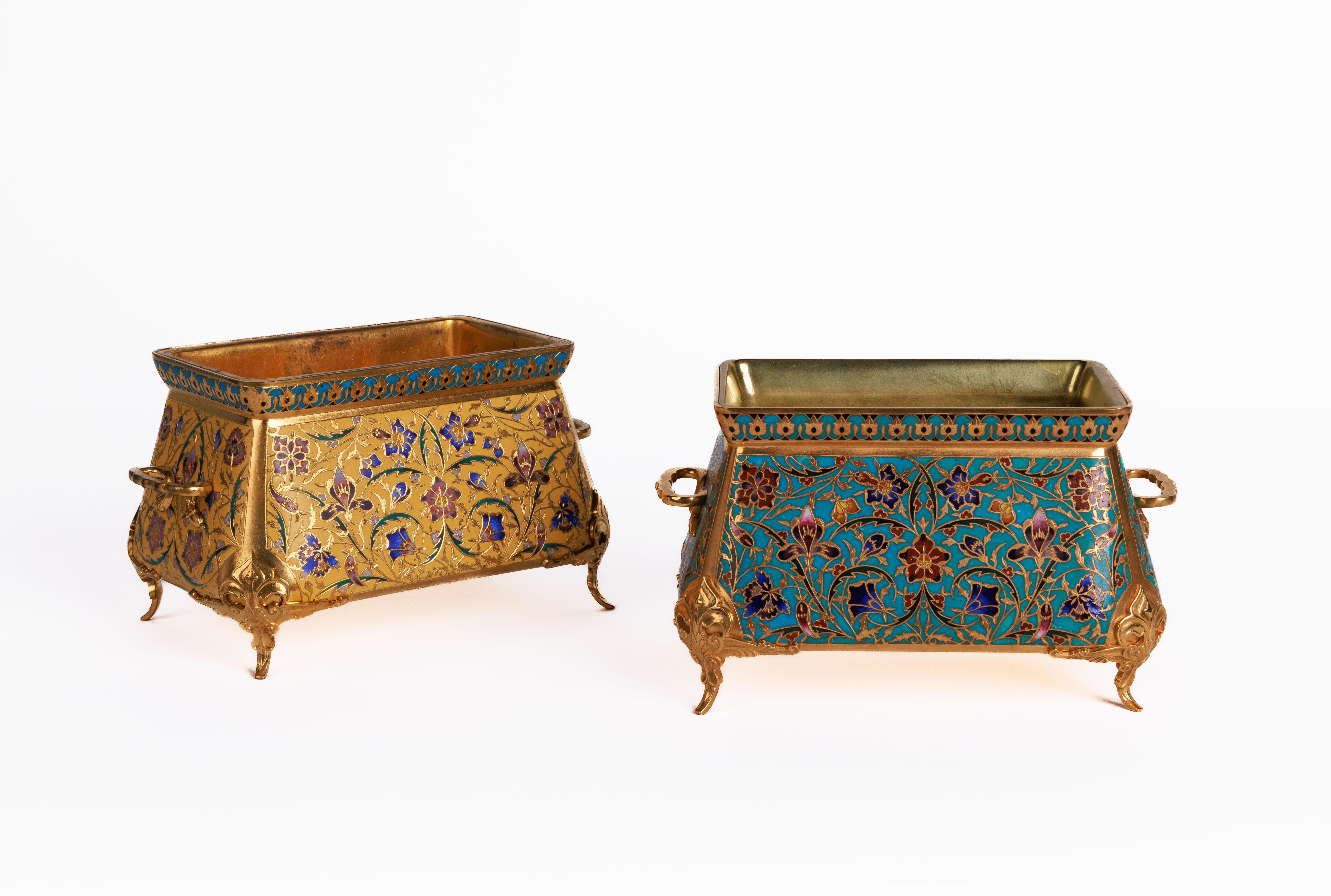 Ferdinand Barbedienne, Giardiniera francese in ormolu e smalto champleve, 1870 ca. in vendita 5