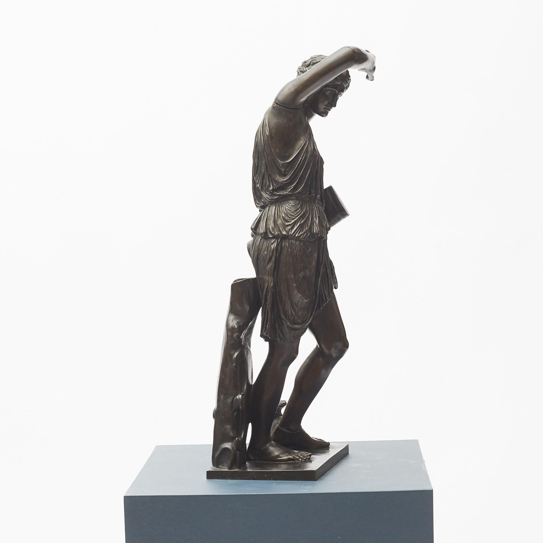 Ferdinand Barbedienne 1810-1892.
Statuette en bronze patiné brun d'après l'antique 
