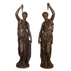 Importante pareja de antorchas figuradas monumentales de bronce dorado y patinado