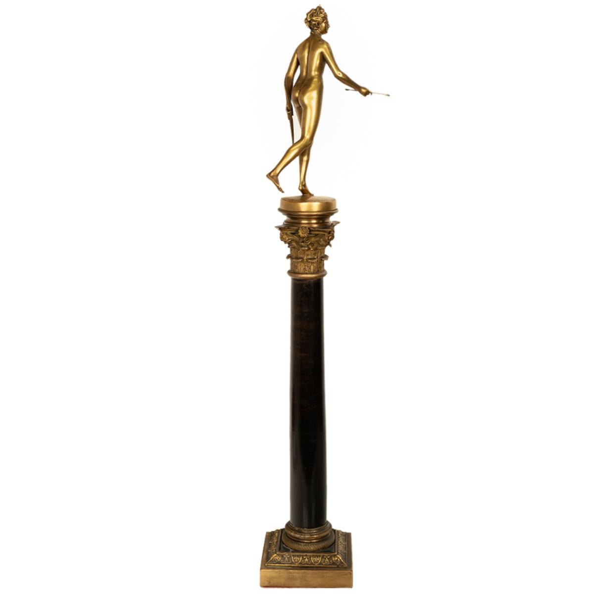 Antike französische Grand Tour-Statue der Jägerin Diana aus vergoldeter Bronze auf der Säule Diana, 1838 im Angebot 1