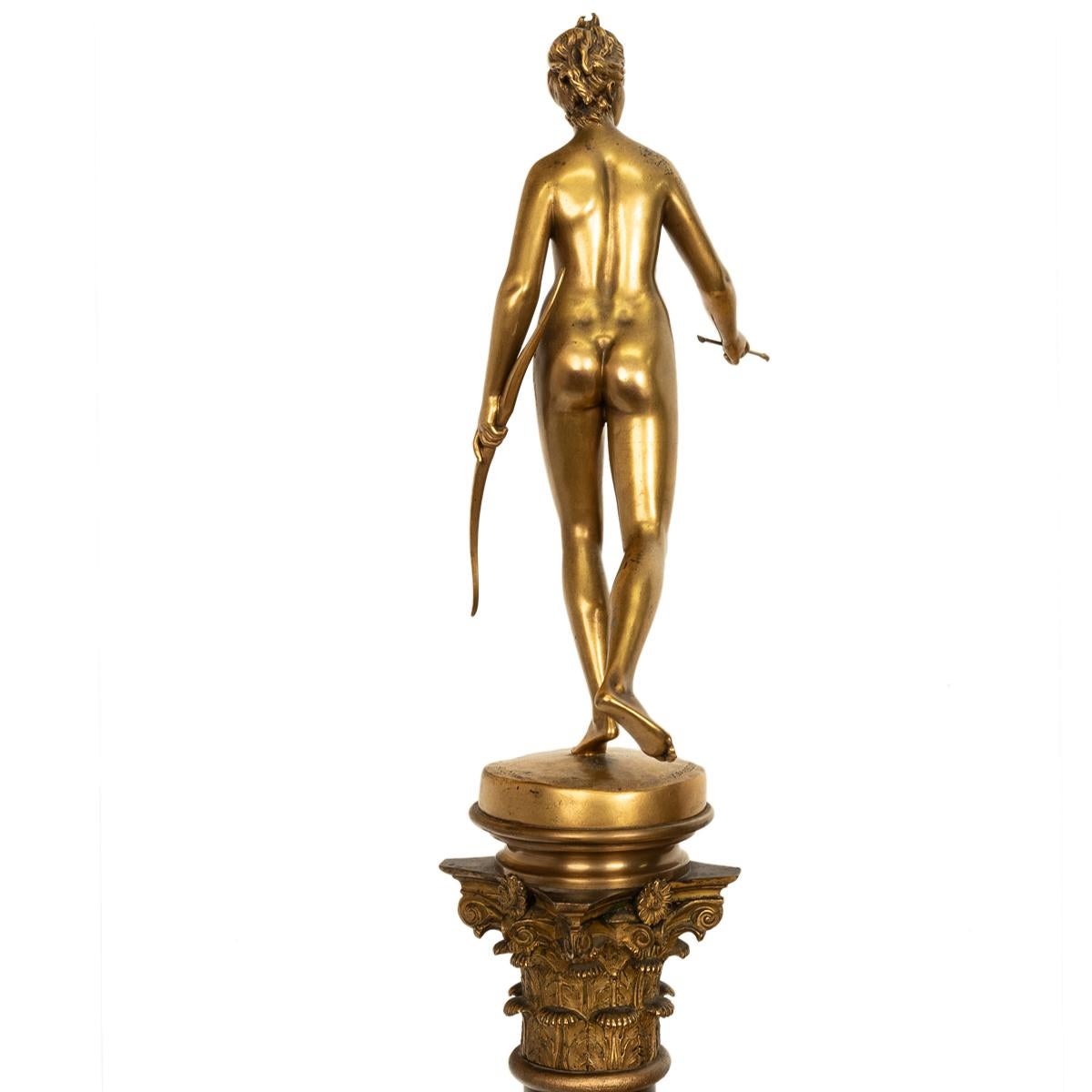 Antike französische Grand Tour-Statue der Jägerin Diana aus vergoldeter Bronze auf der Säule Diana, 1838 im Angebot 3