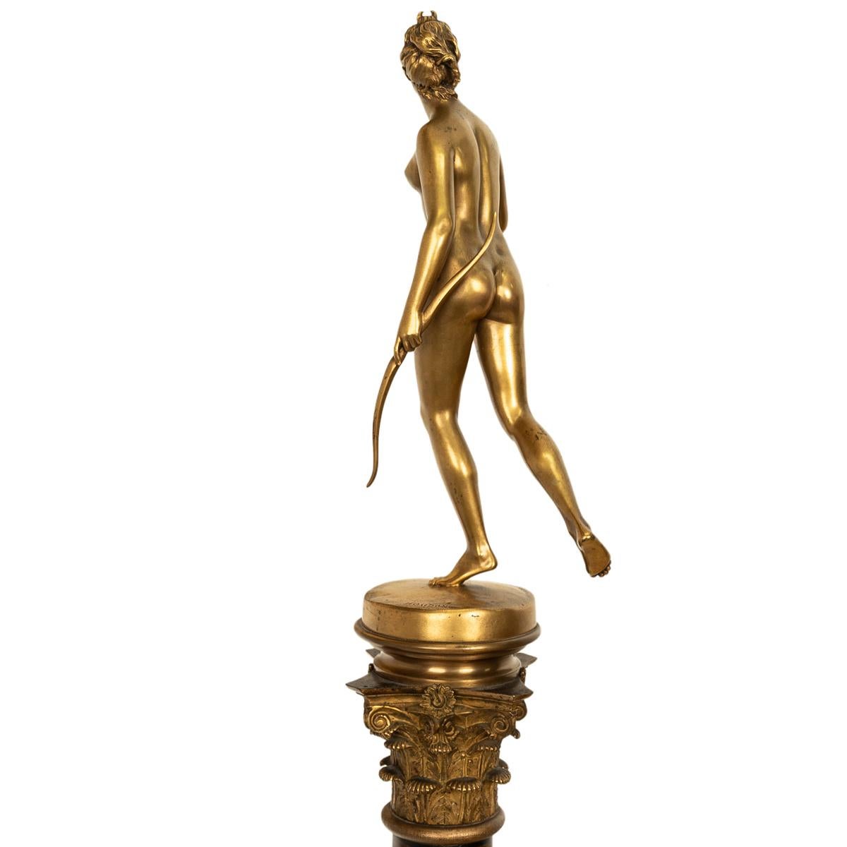 Antike französische Grand Tour-Statue der Jägerin Diana aus vergoldeter Bronze auf der Säule Diana, 1838 im Angebot 4